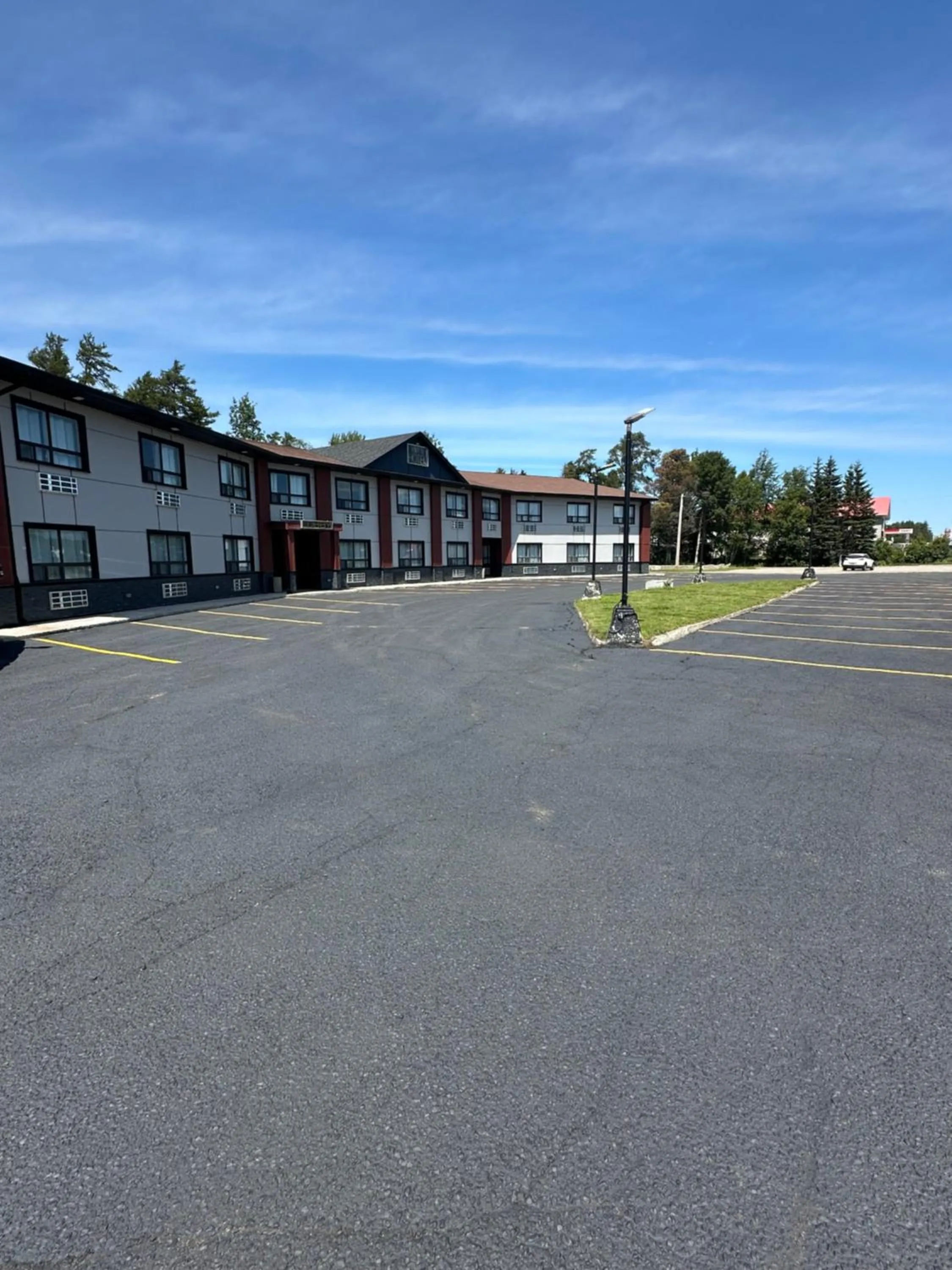 Property building in HWY 17 Hotel