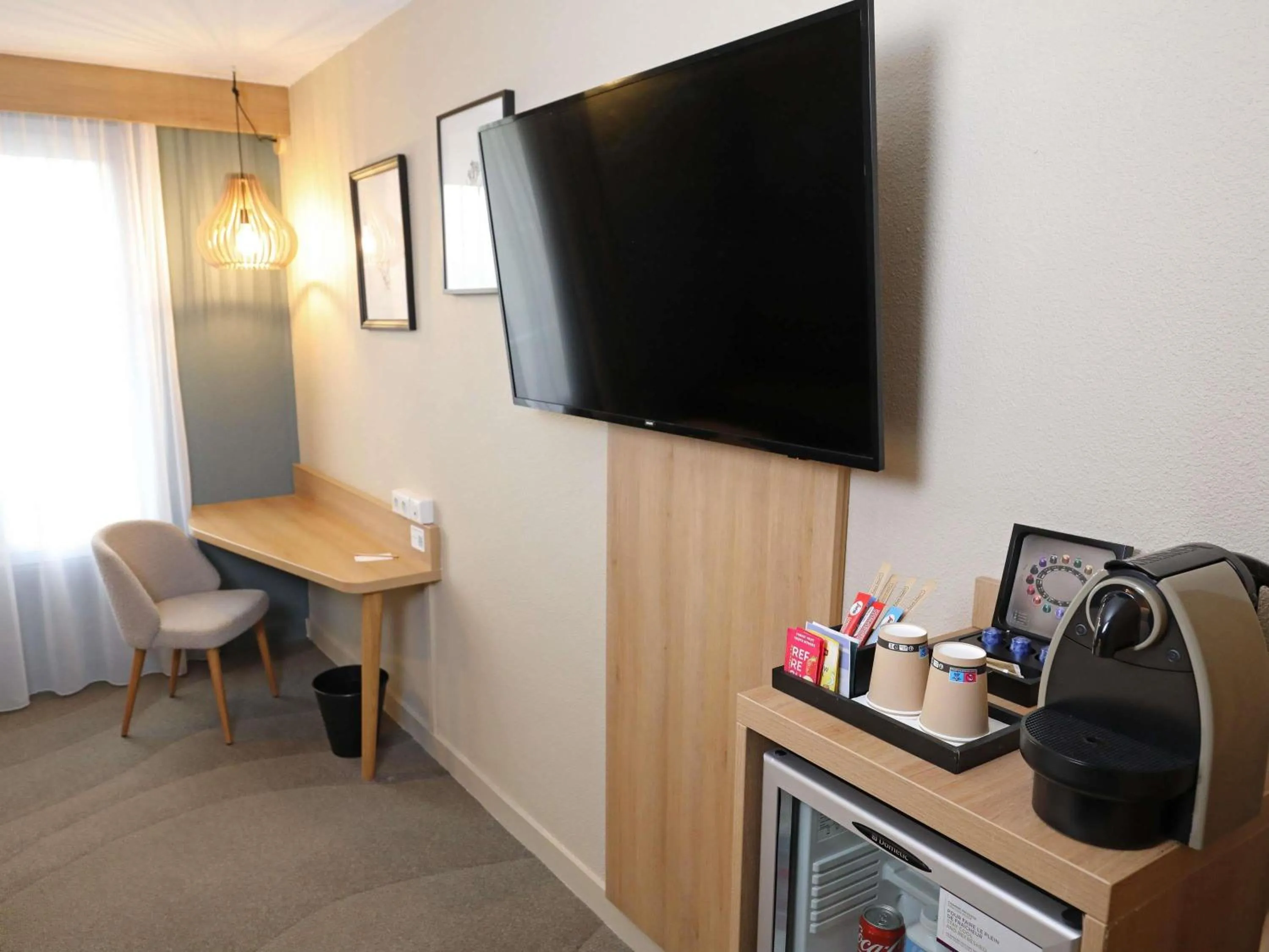 Bedroom in Mercure Abbeville Centre – Porte de La Baie de Somme