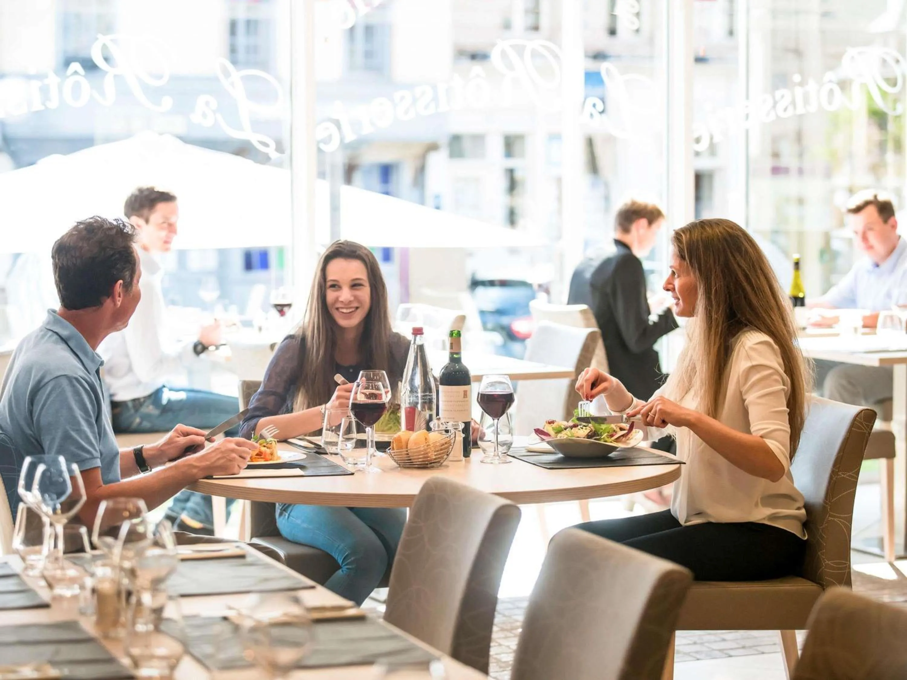 Restaurant/places to eat in Mercure Abbeville Centre – Porte de La Baie de Somme