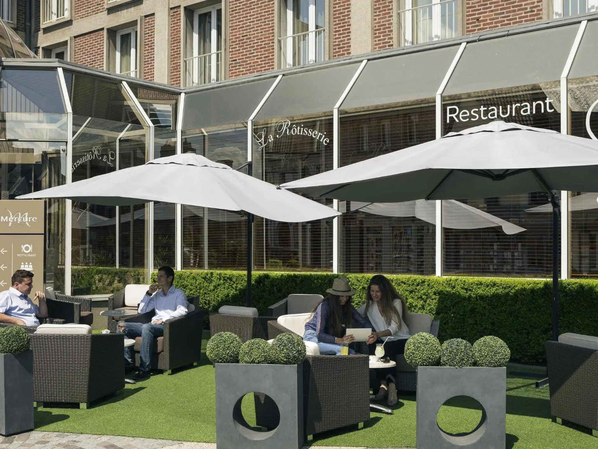 Lounge or bar in Mercure Abbeville Centre – Porte de La Baie de Somme