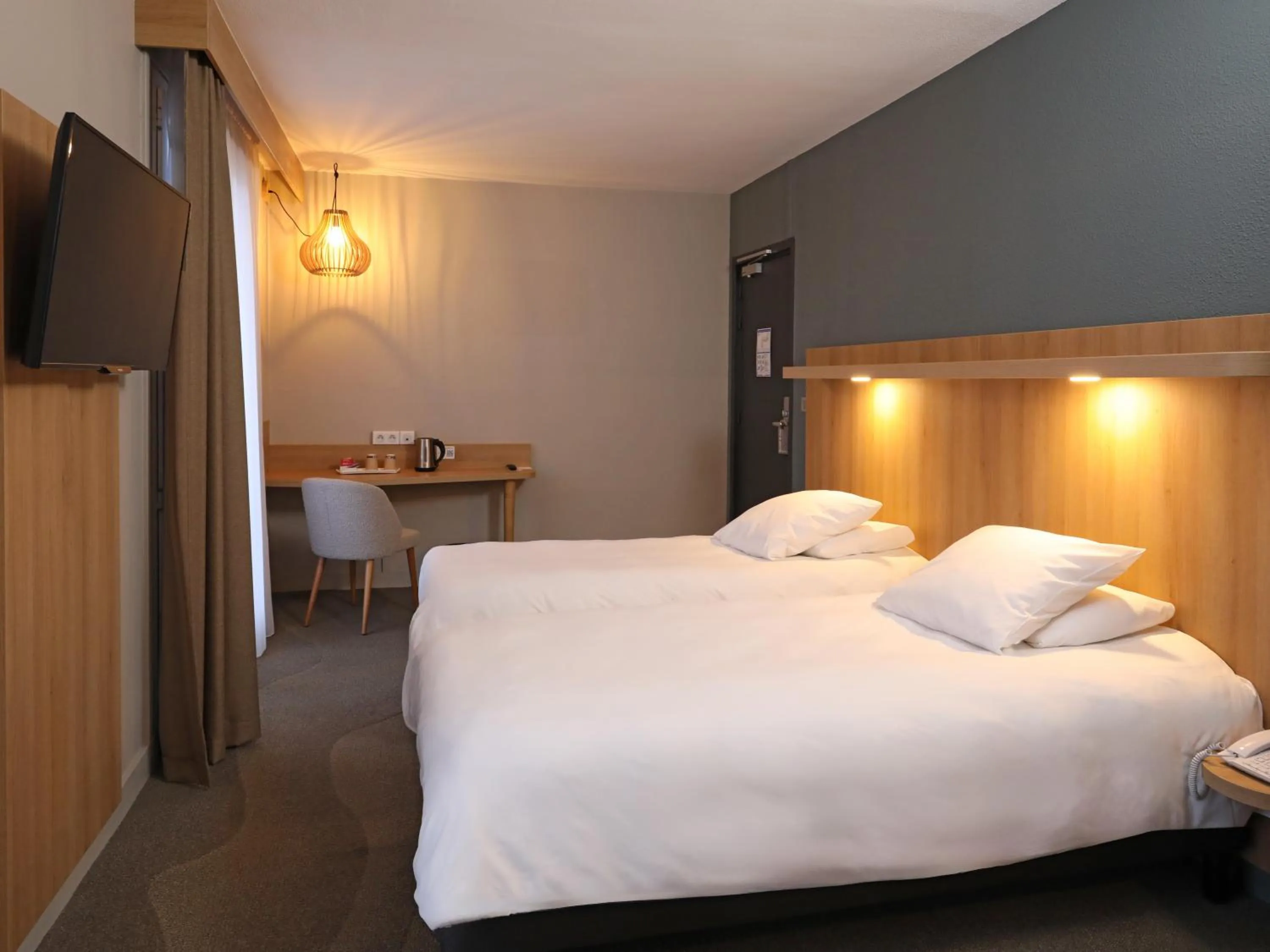 Bed in Mercure Abbeville Centre – Porte de La Baie de Somme