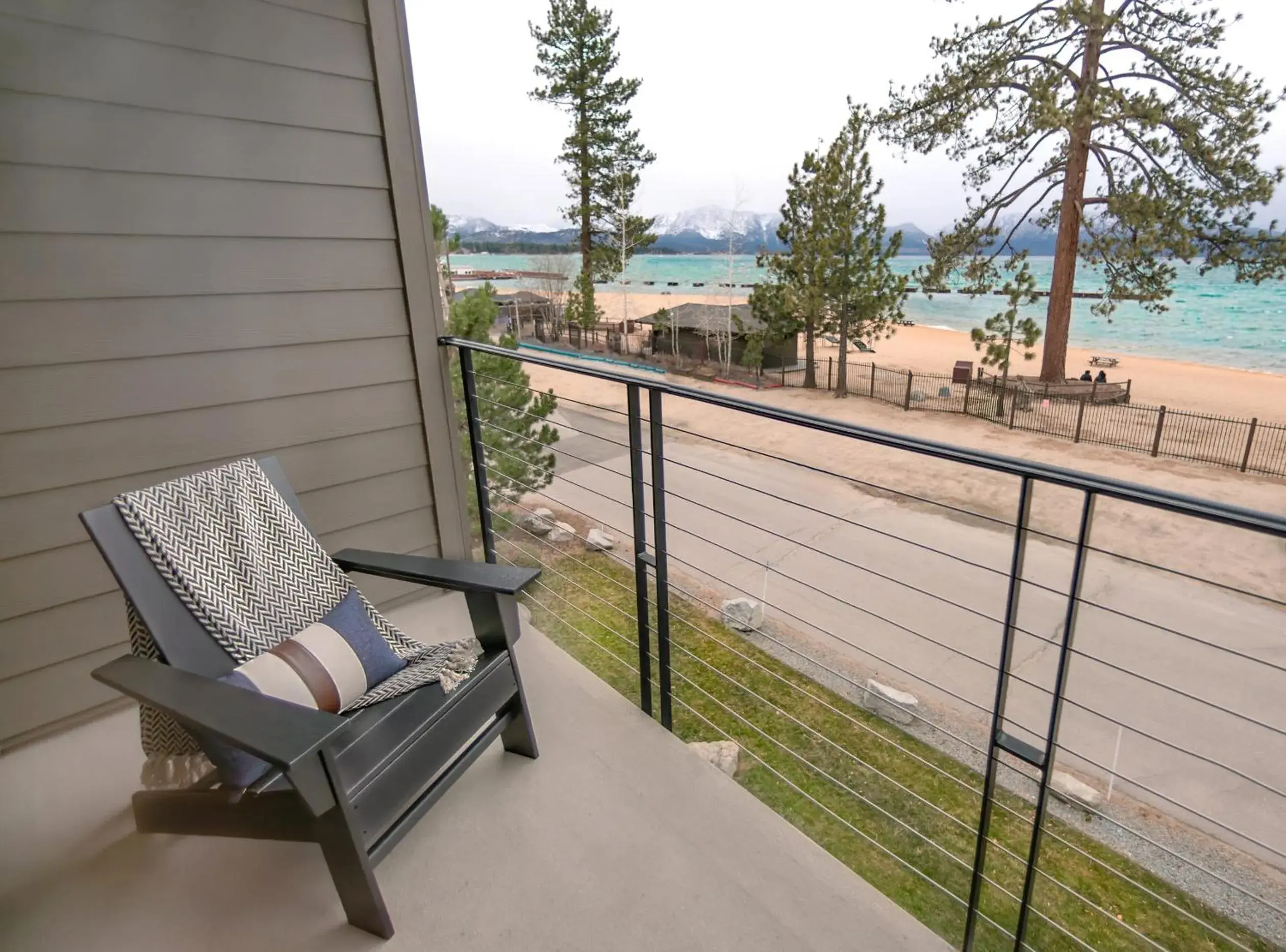 Lakeview room with one King Bed in The Landing Resort and Spa Lakeview room with one King Bed in The Landing Resort and Spa