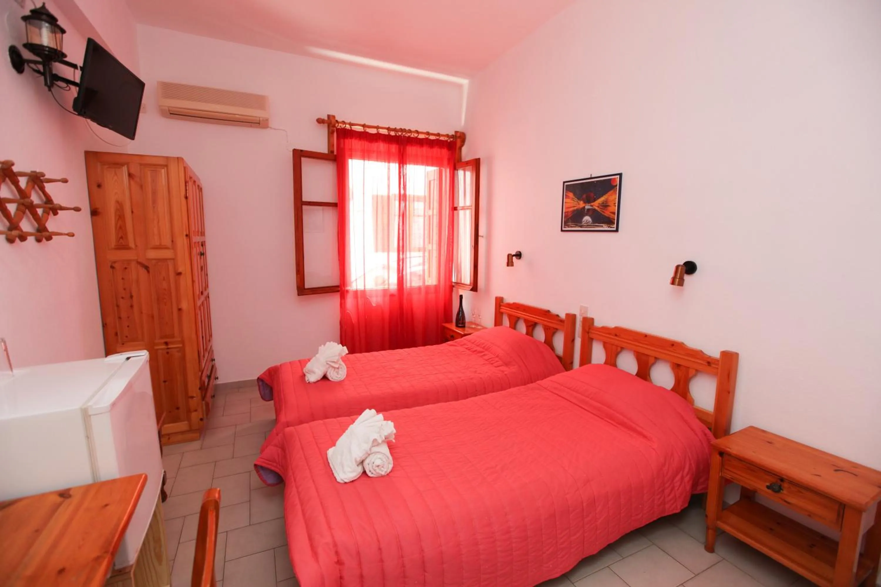 Photo of the whole room, Bed in Skiathos House