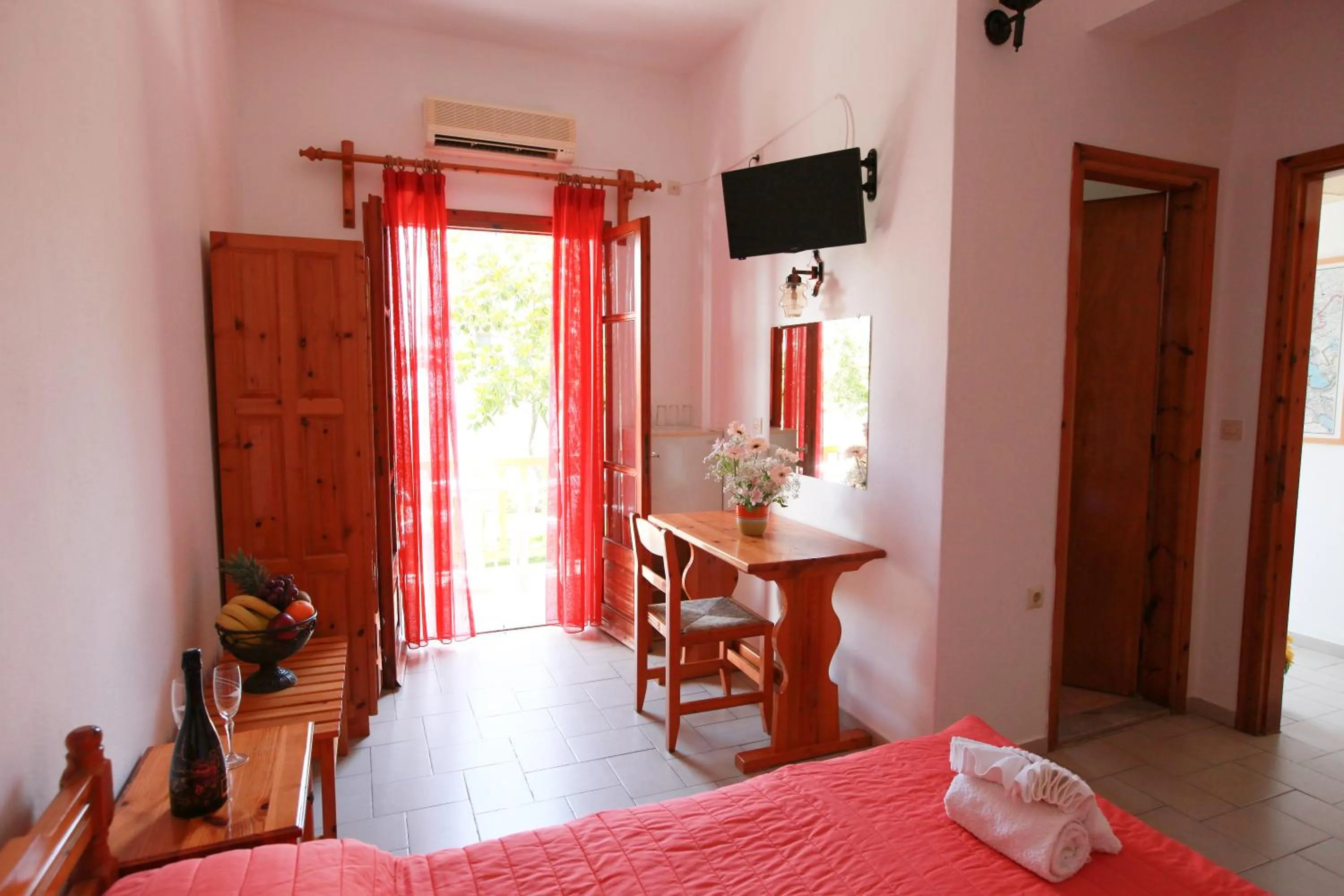 Photo of the whole room, Bed in Skiathos House
