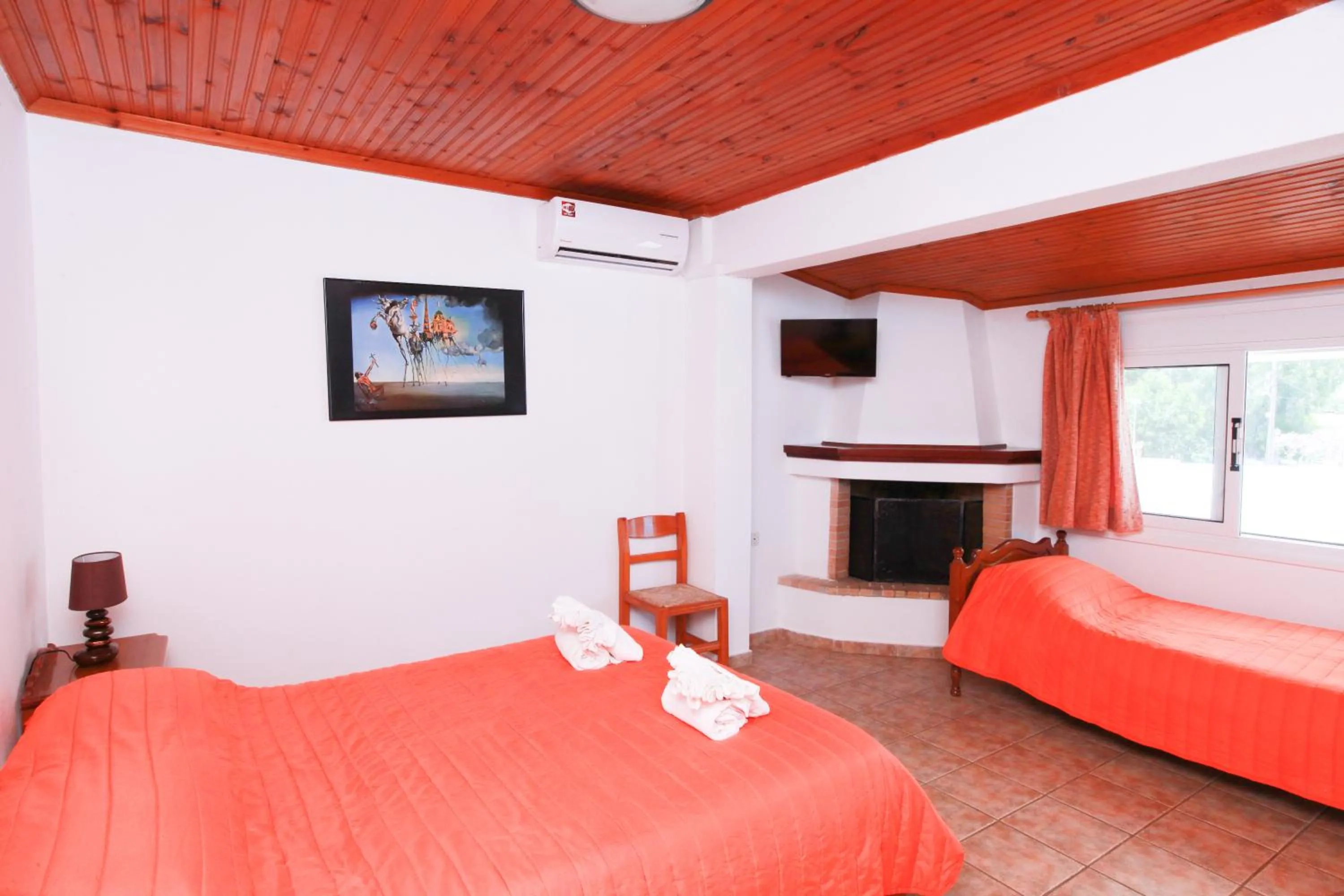 Photo of the whole room, Bed in Skiathos House