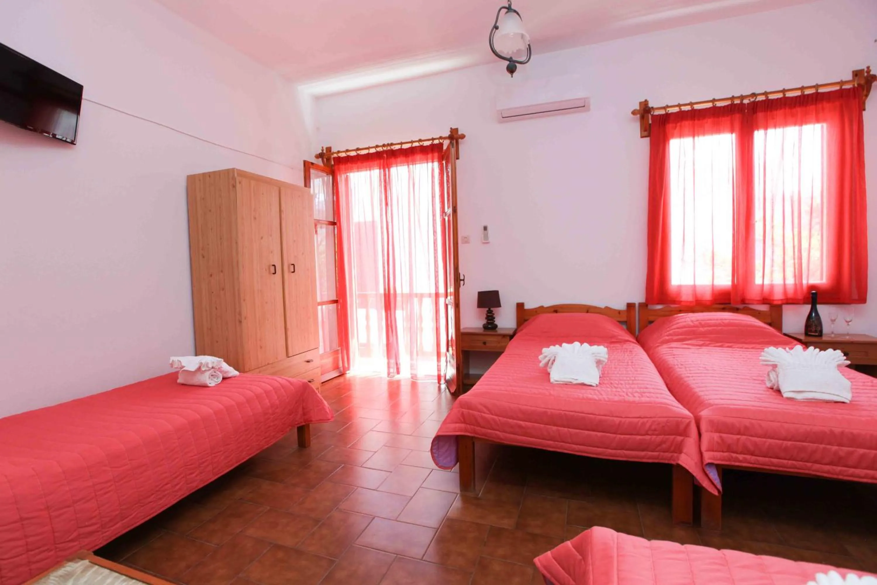 Photo of the whole room, Bed in Skiathos House