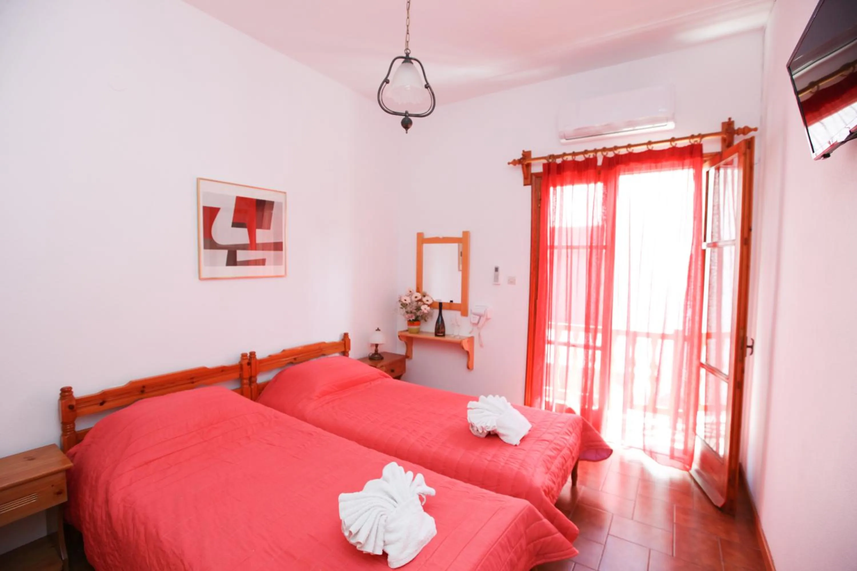 Photo of the whole room, Bed in Skiathos House