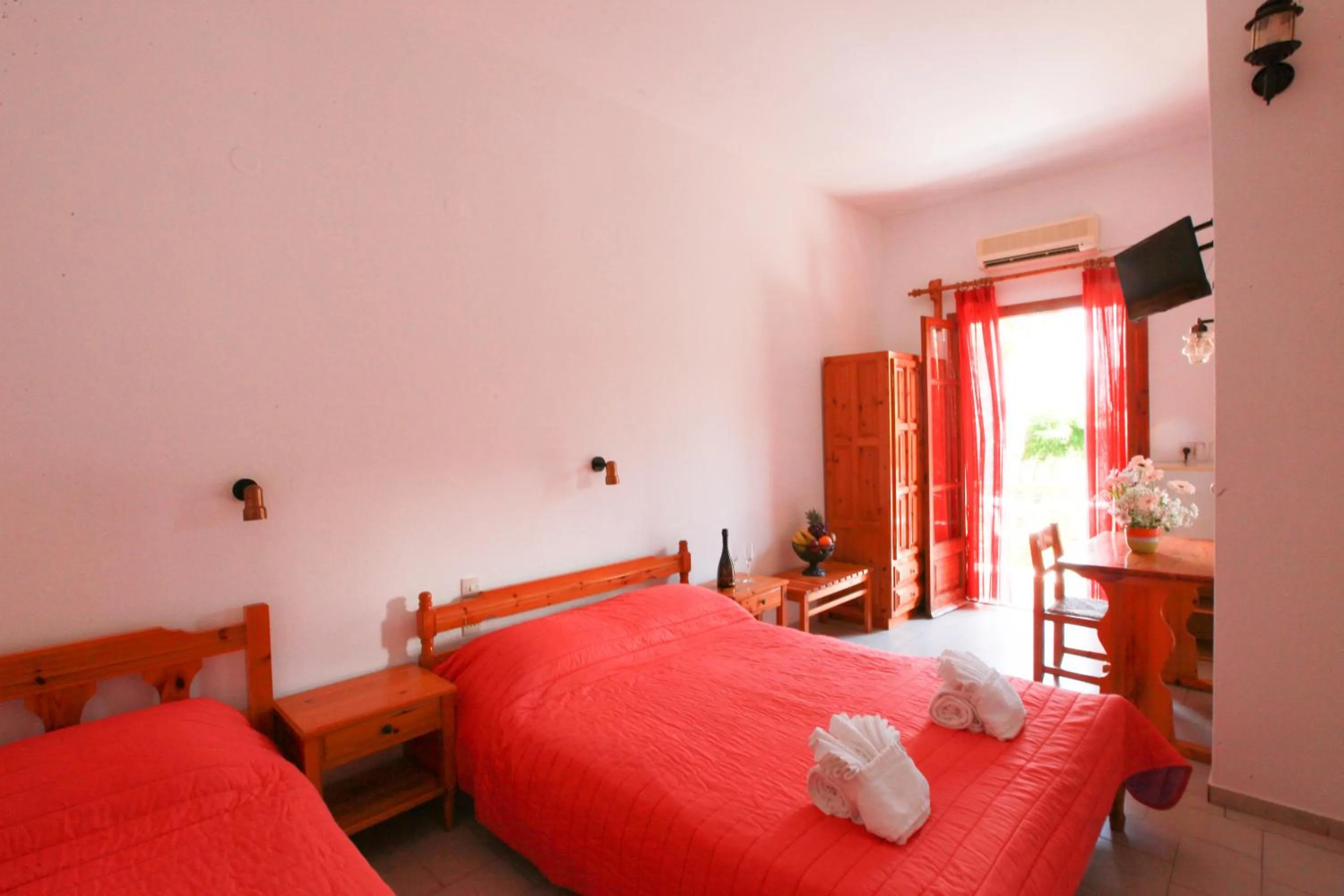 Photo of the whole room, Bed in Skiathos House