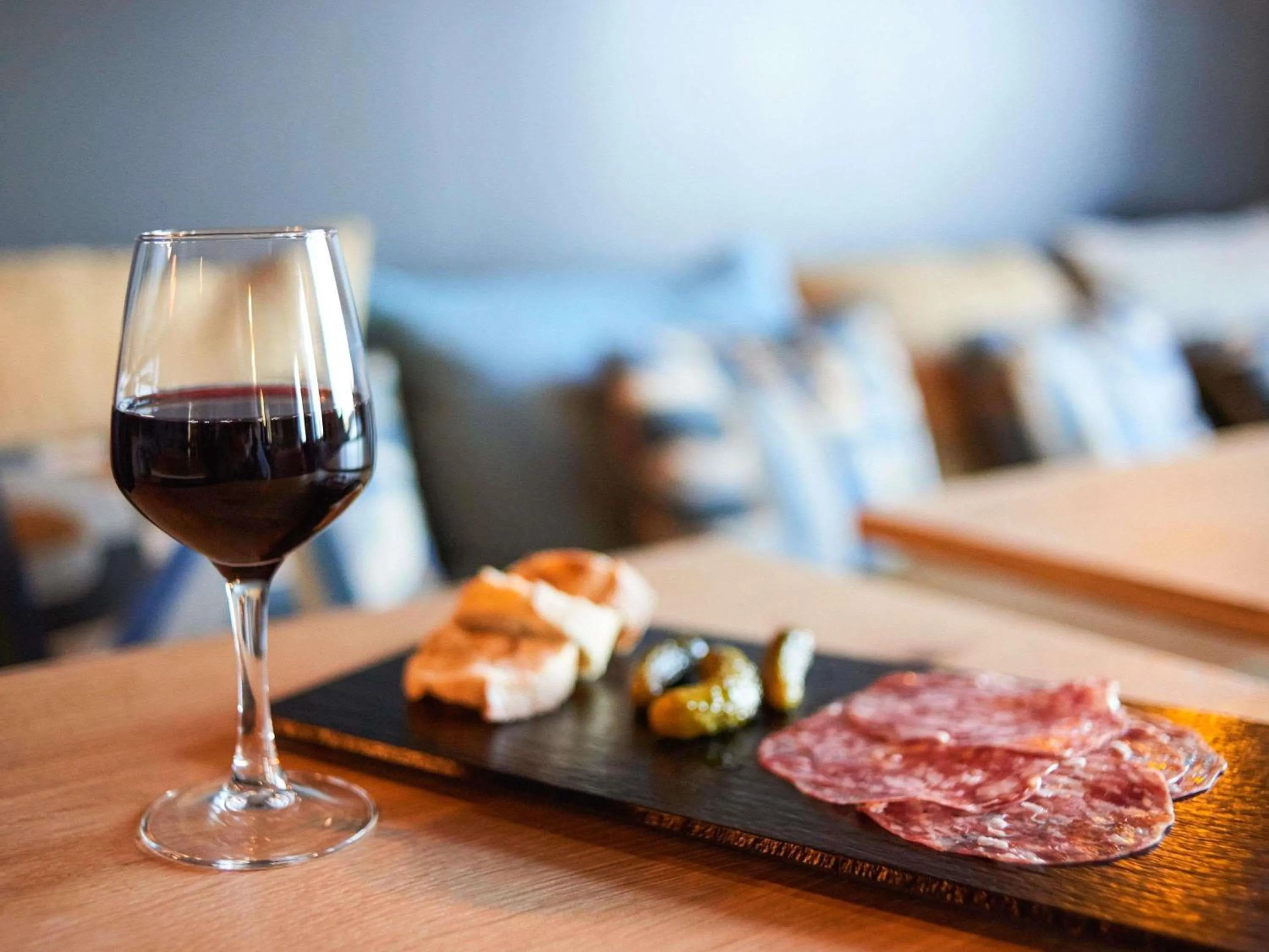 Lounge or bar in Mercure St Malo Front de Mer