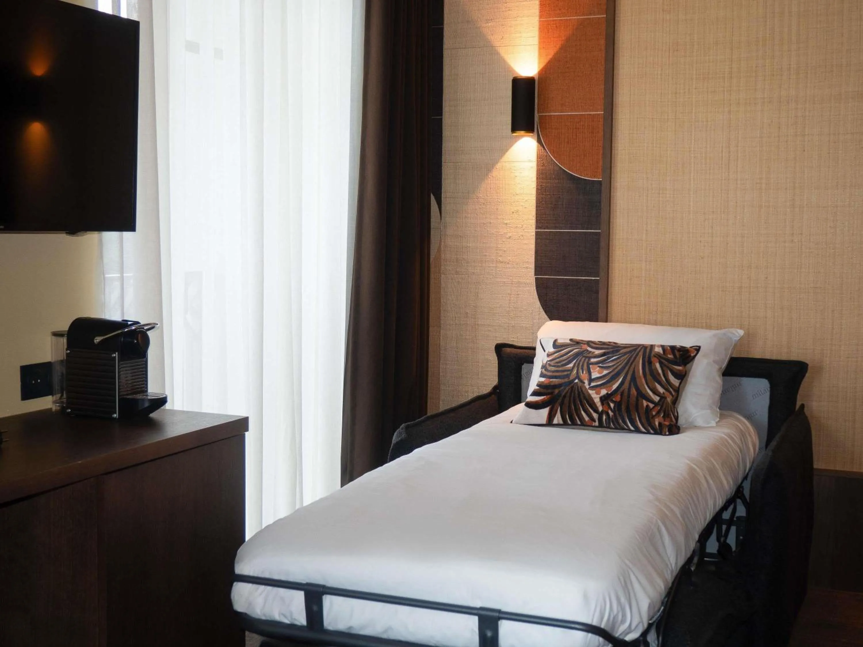 Bedroom, Bed in Mercure St Malo Front de Mer