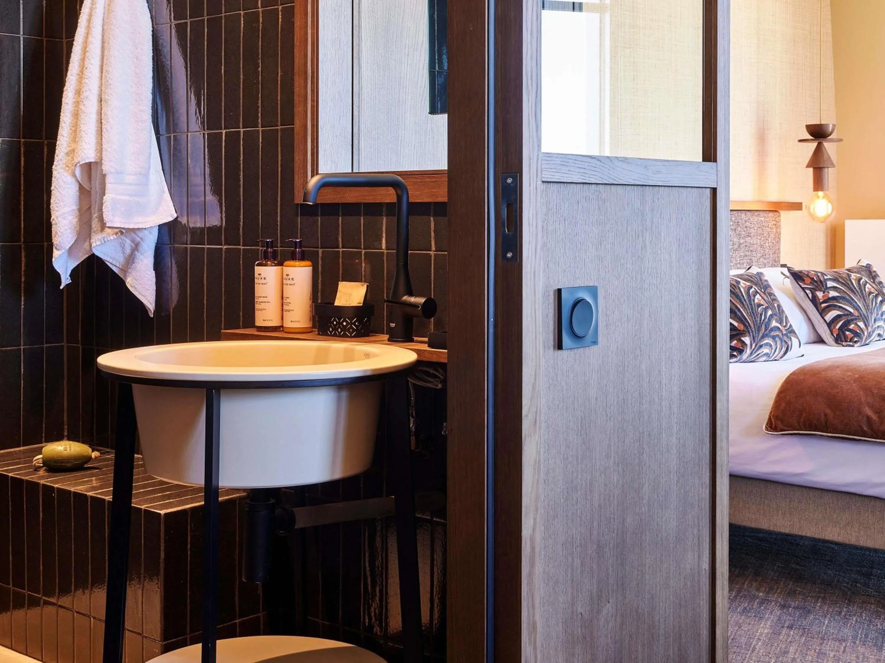 Bedroom, Bed in Mercure St Malo Front de Mer