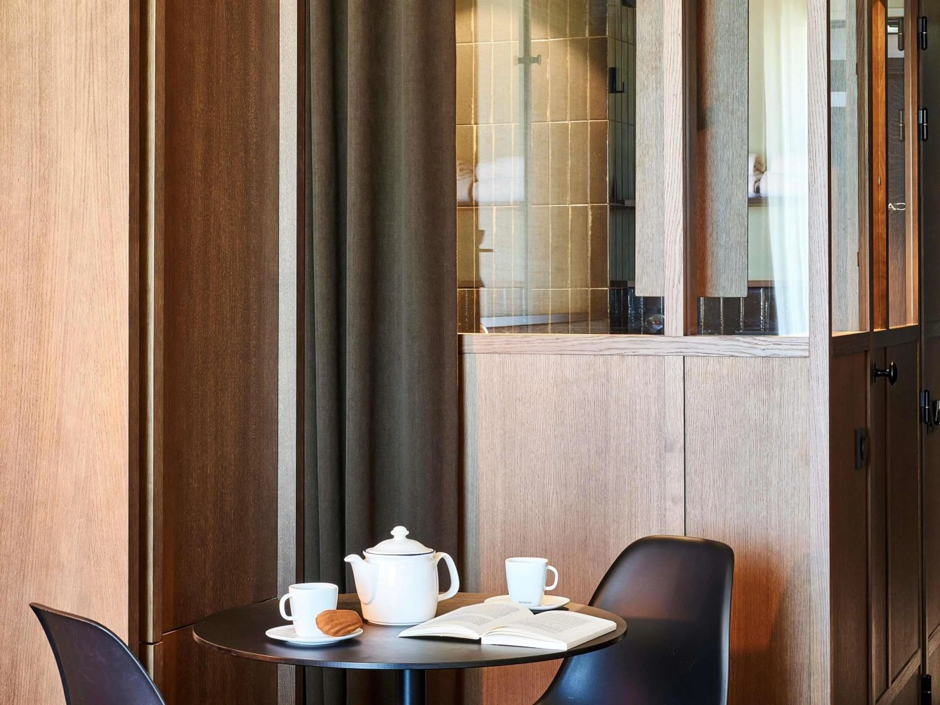 Photo of the whole room in Mercure St Malo Front de Mer