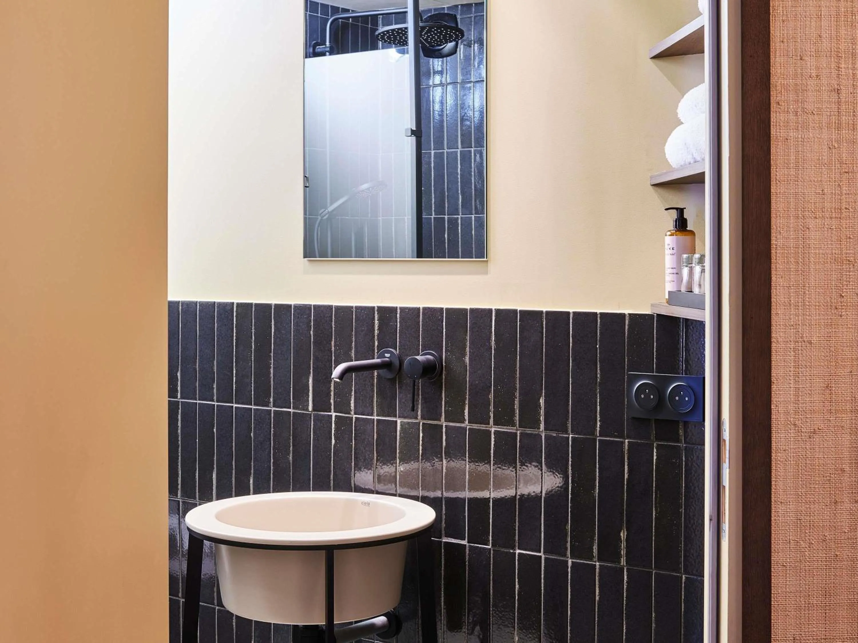 Bedroom in Mercure St Malo Front de Mer