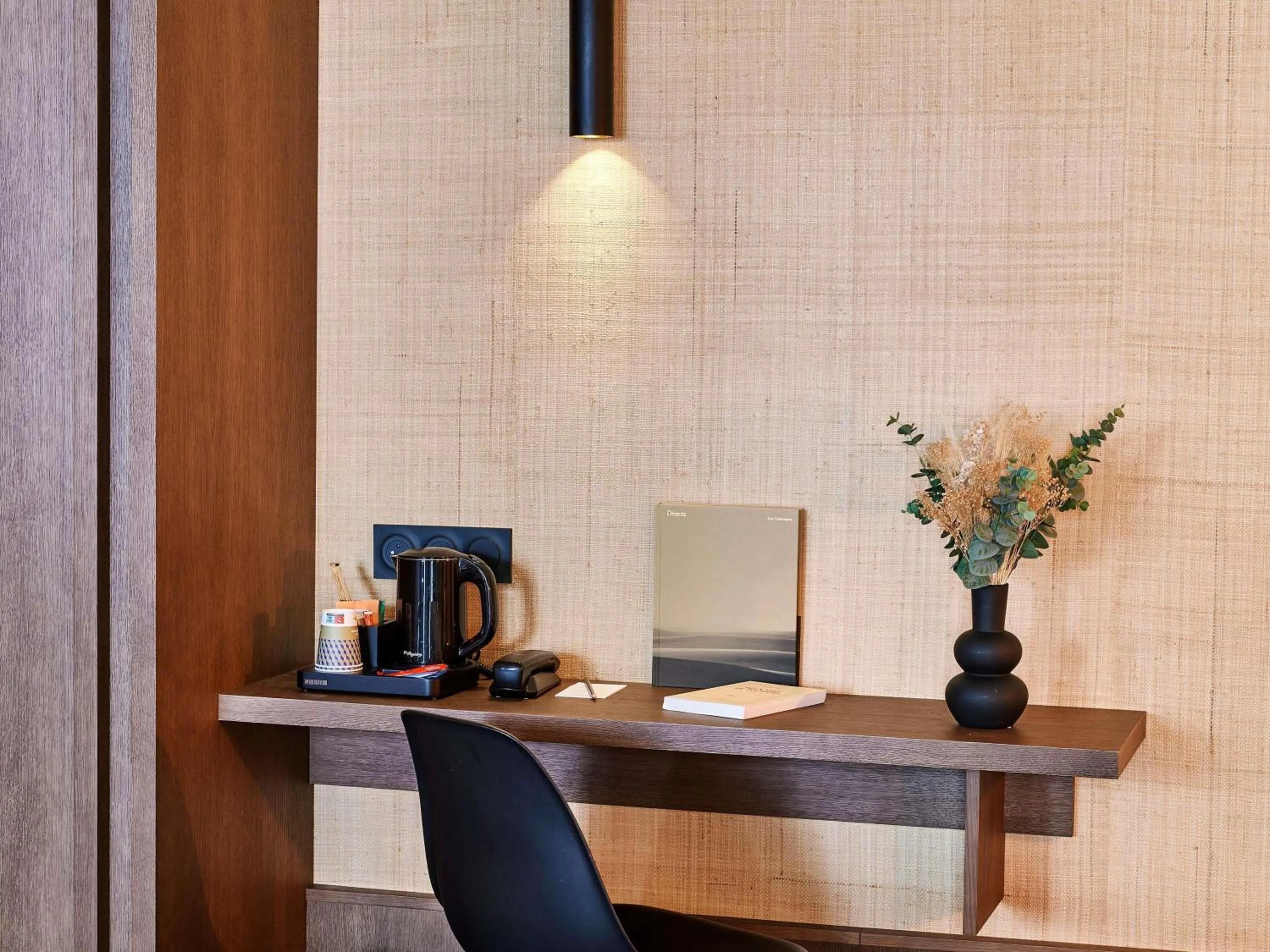 Bedroom in Mercure St Malo Front de Mer