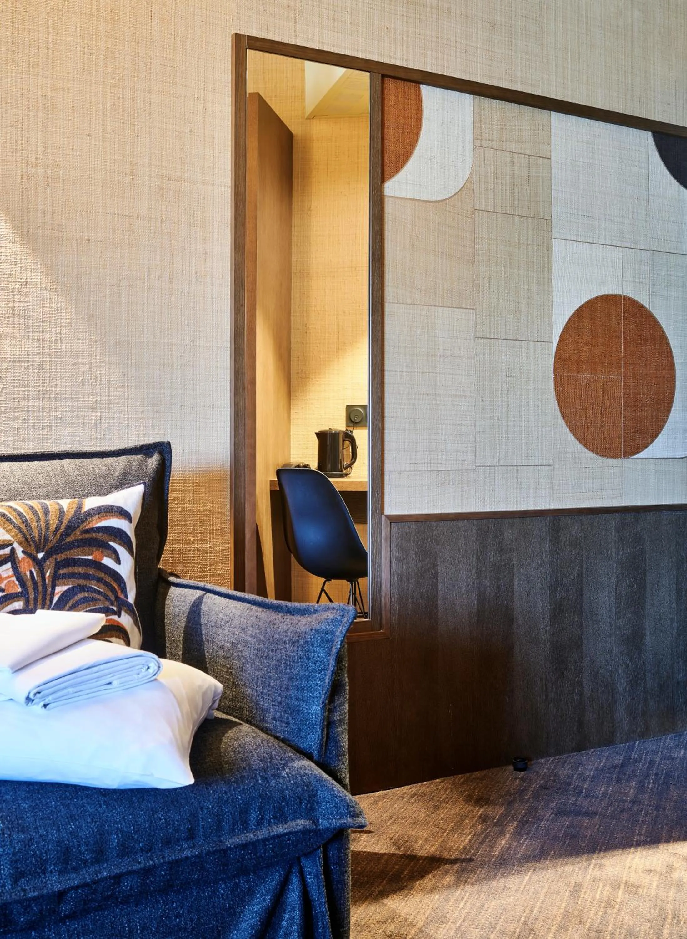 Living room, Bed in Mercure St Malo Front de Mer