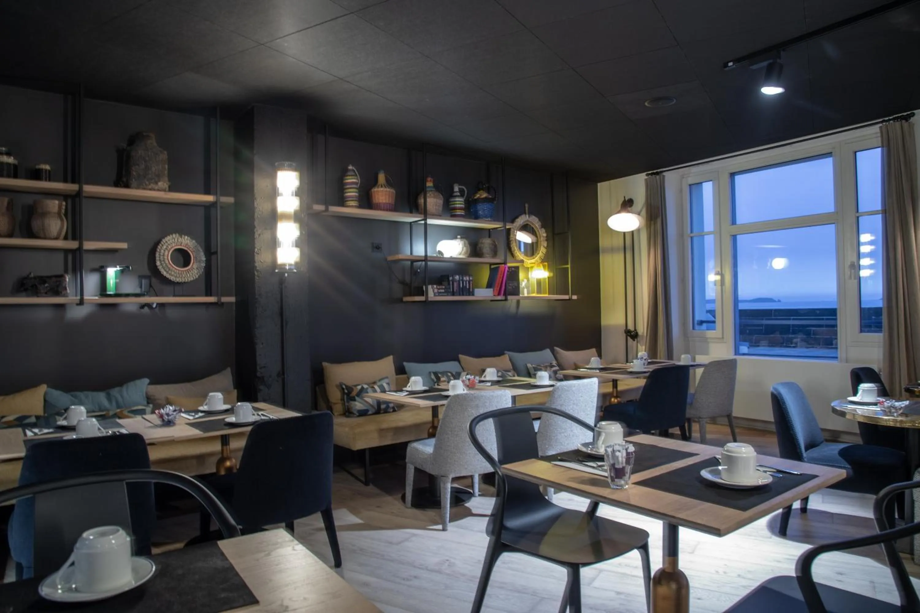 Restaurant/places to eat in Mercure St Malo Front de Mer