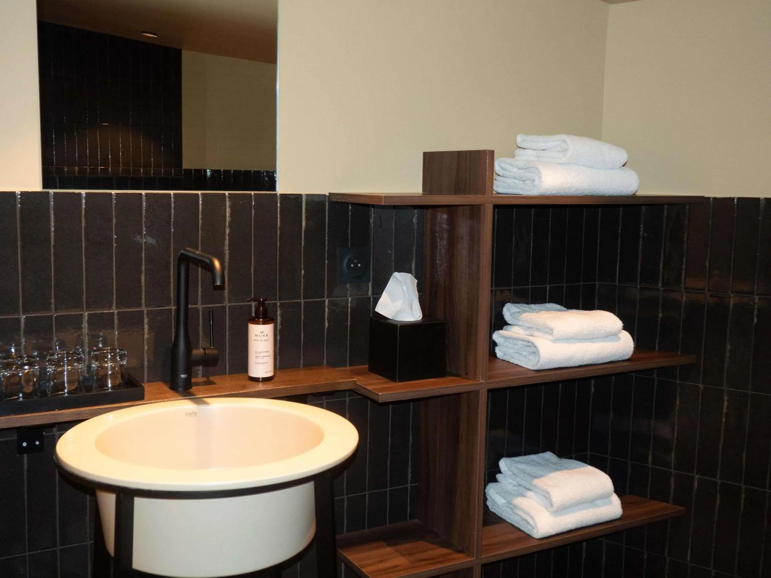 Bedroom in Mercure St Malo Front de Mer