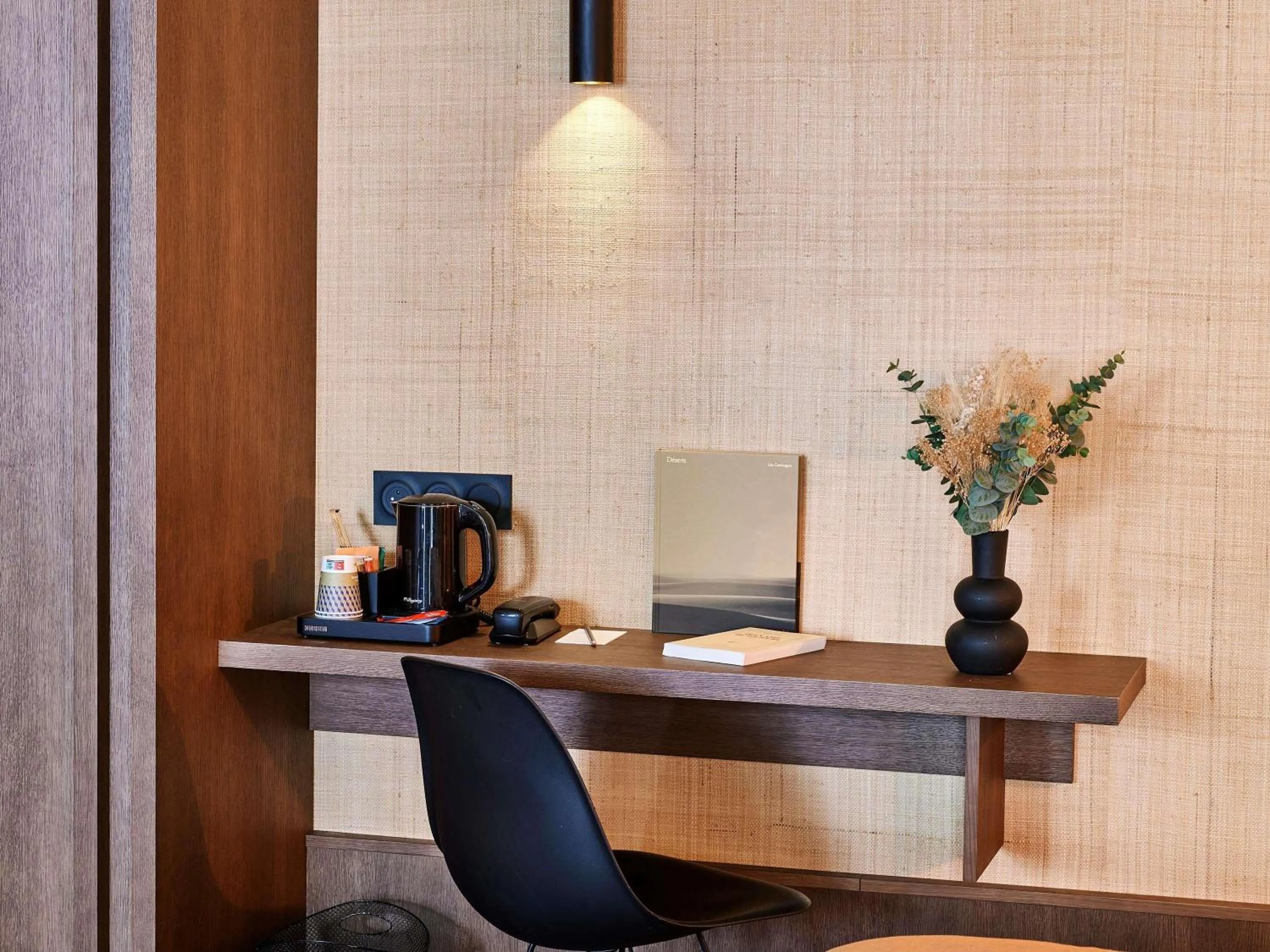 Bedroom in Mercure St Malo Front de Mer