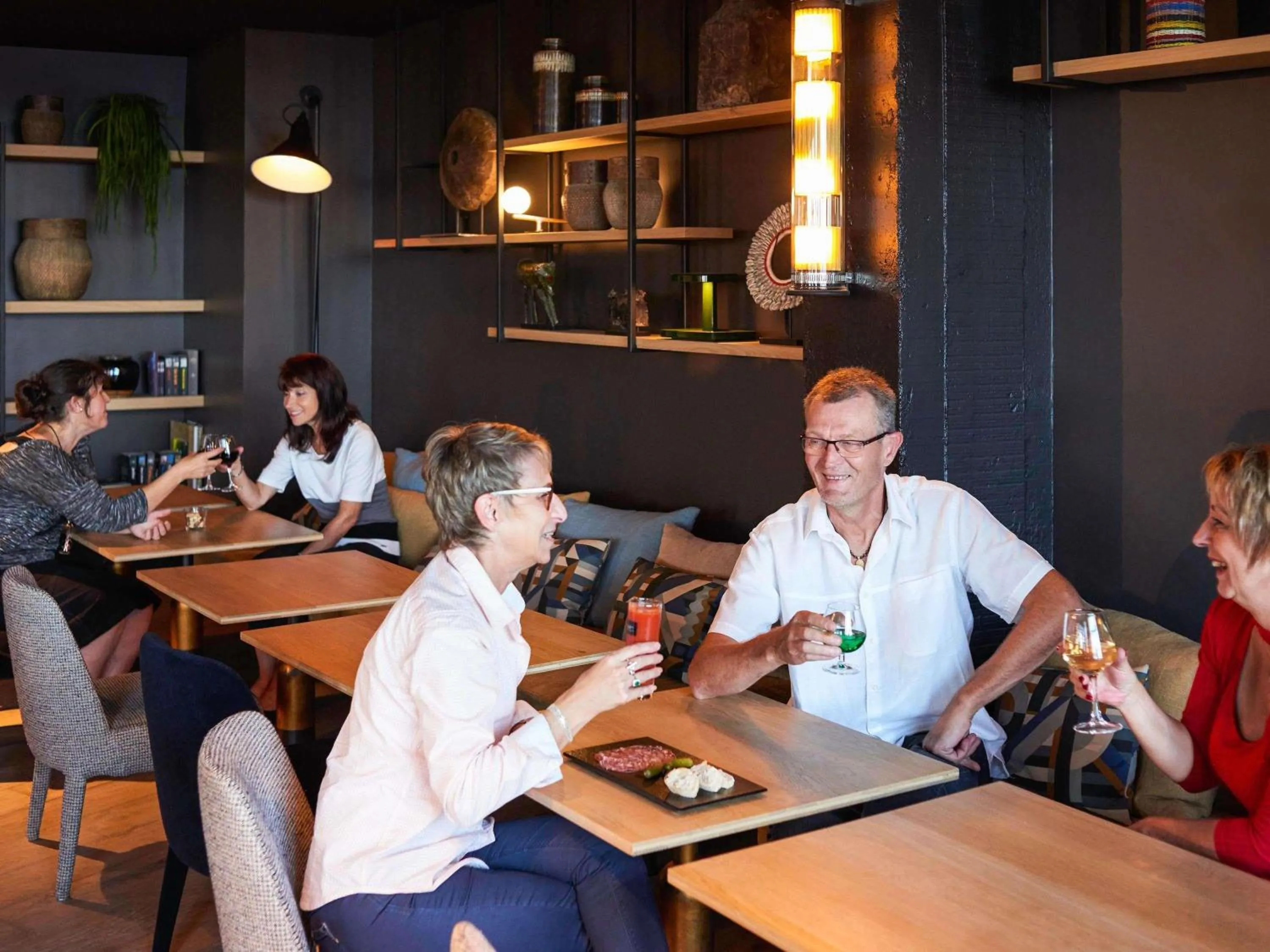 Lounge or bar in Mercure St Malo Front de Mer