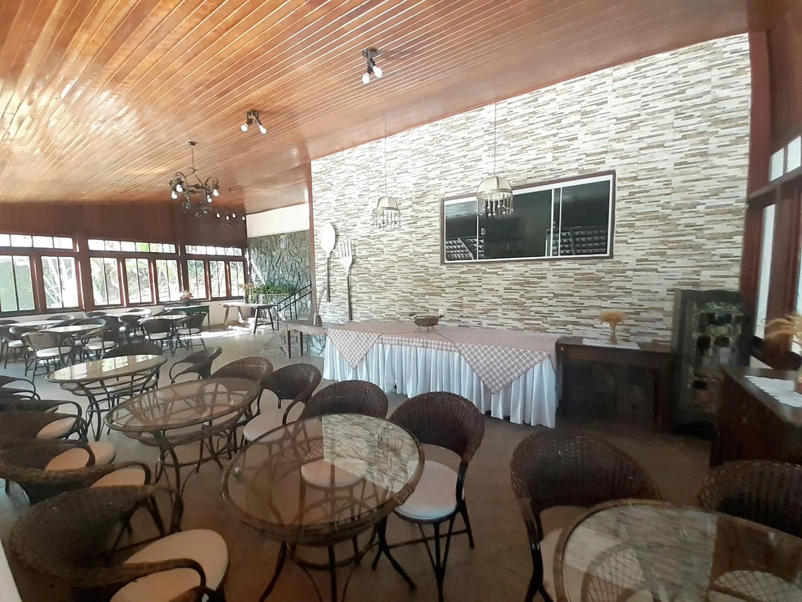 Restaurant/places to eat in Estalagem Alter Real