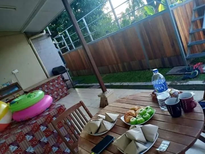 Breakfast in Tiny House B&B