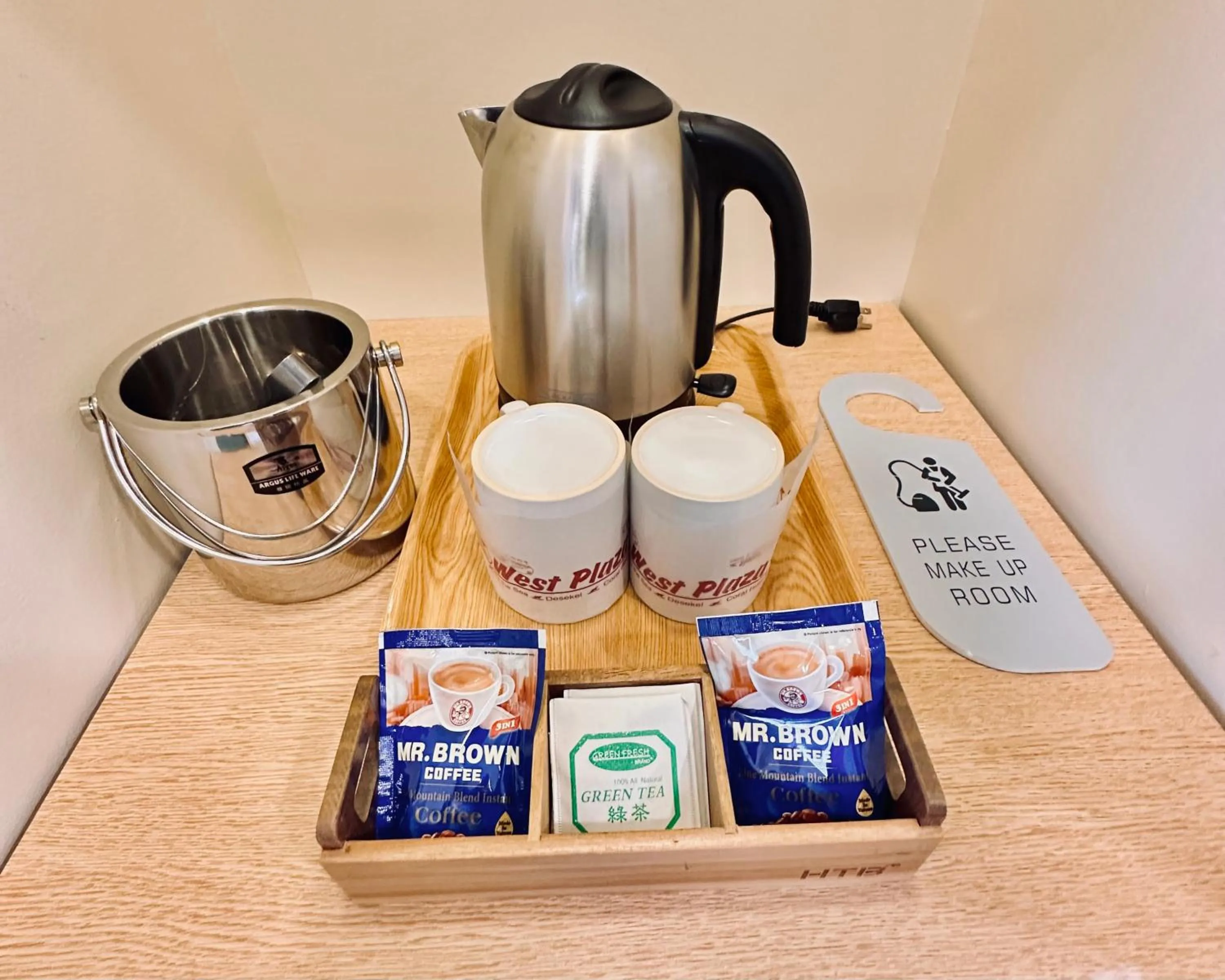 Coffee/tea facilities in West Plaza Hotel at Lebuu Street