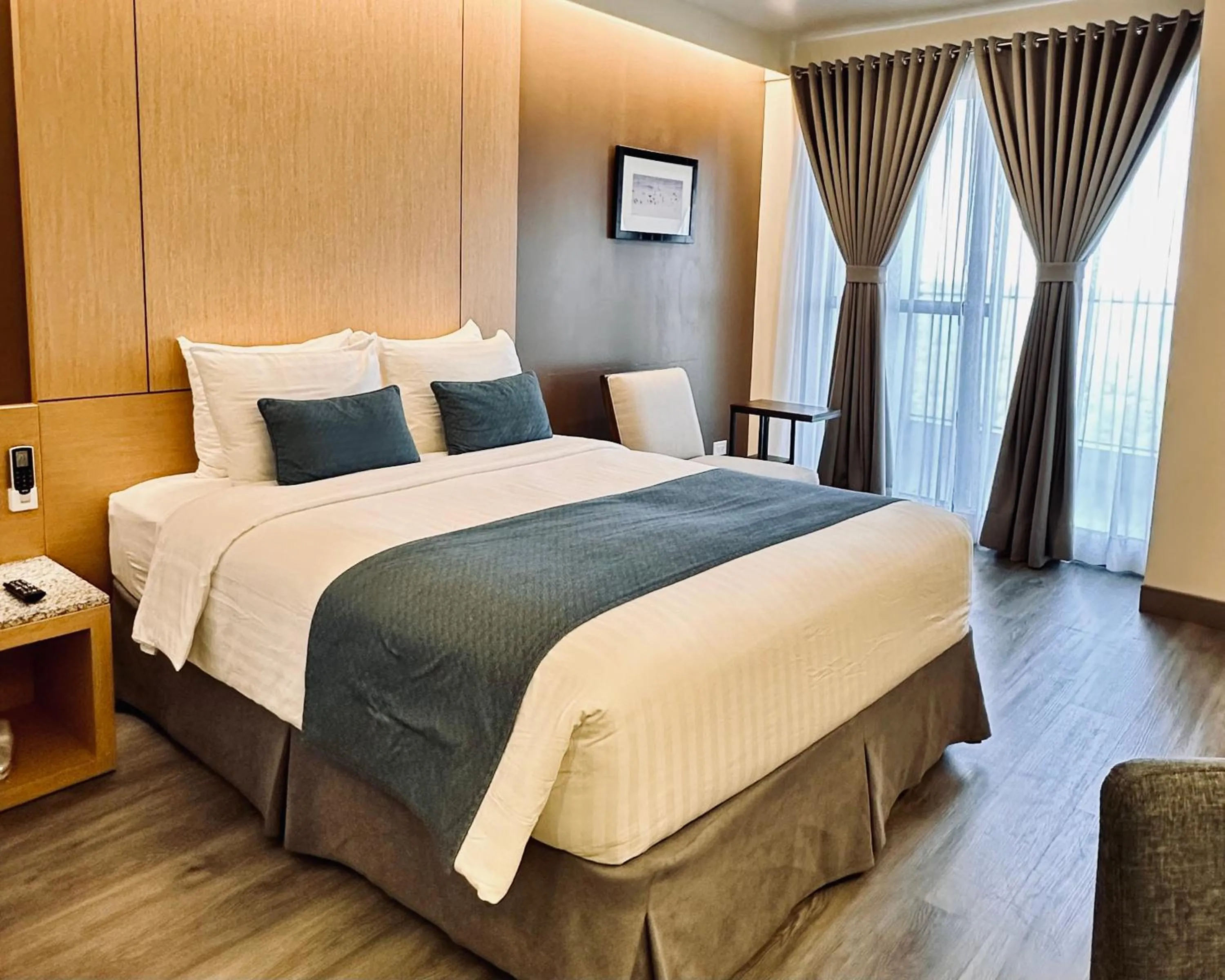 Bedroom, Bed in West Plaza Hotel at Lebuu Street