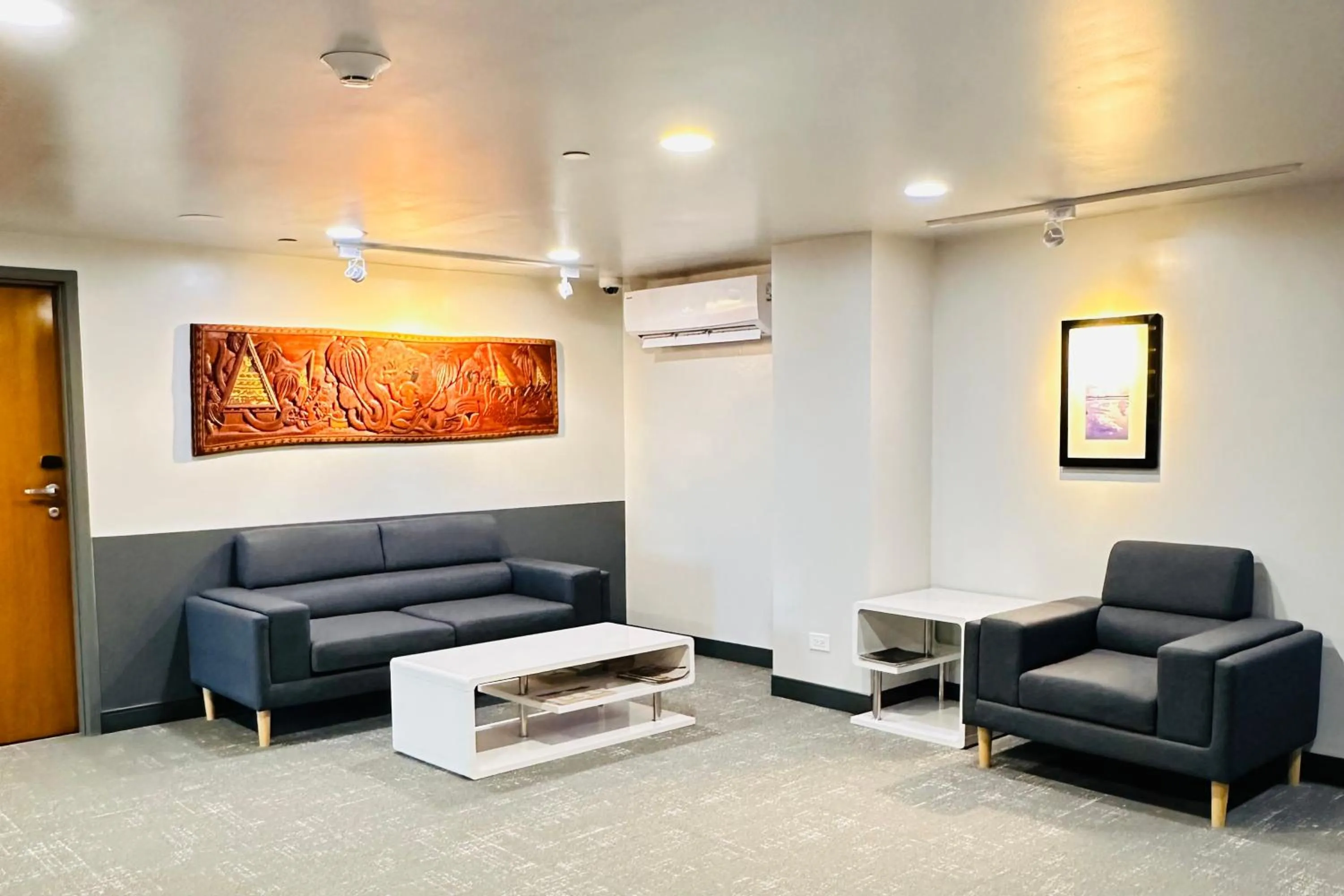 West Plaza Hotel at Lebuu Street