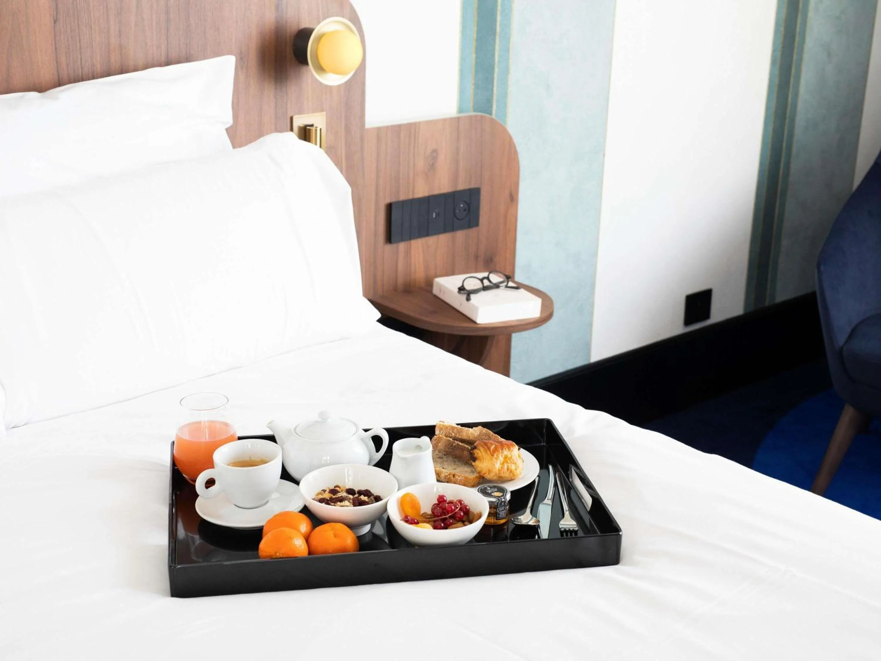 Bedroom, Bed in Hotel Plaza Biarritz Plage - Handwritten Collection