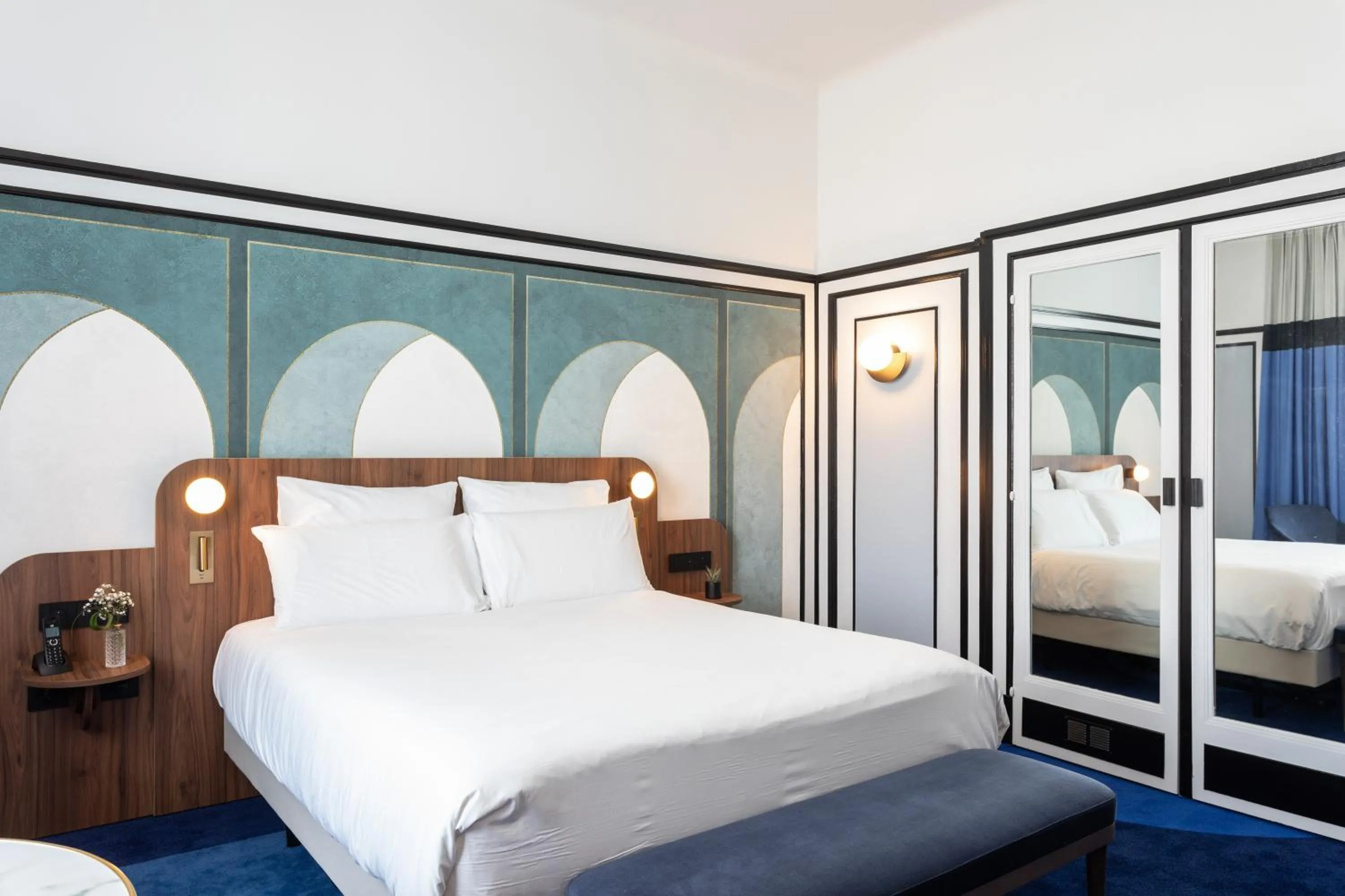 Photo of the whole room, Bed in Hotel Plaza Biarritz Plage - Handwritten Collection