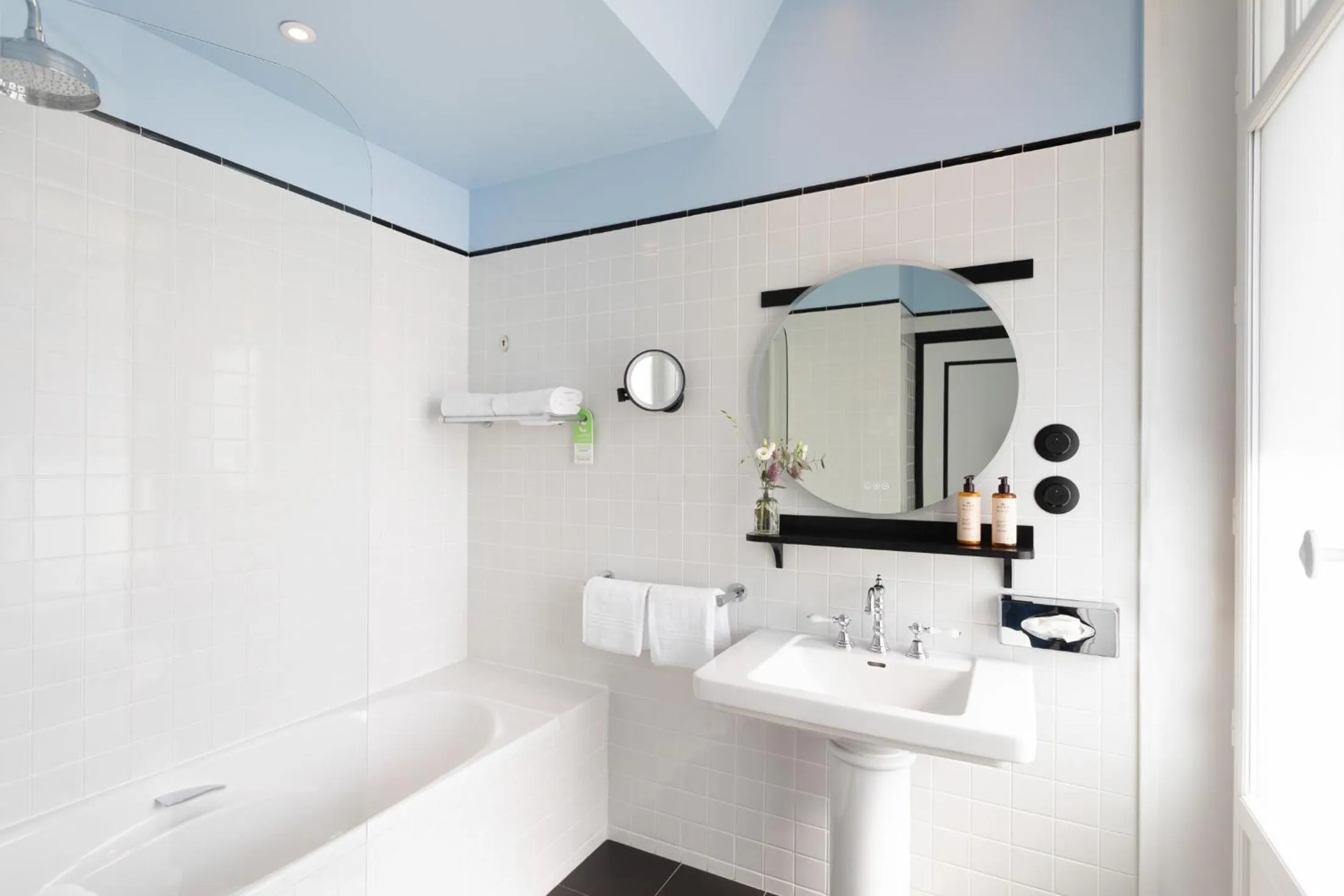 Bathroom in Hotel Plaza Biarritz Plage - Handwritten Collection