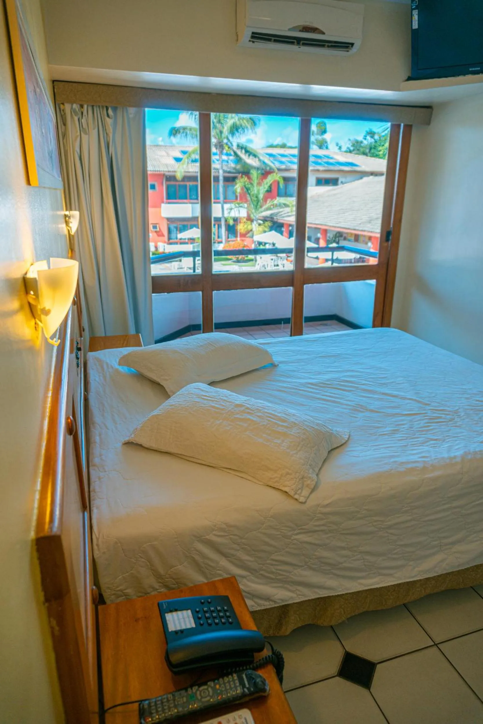 Bed in Porto das Naus Praia Hotel