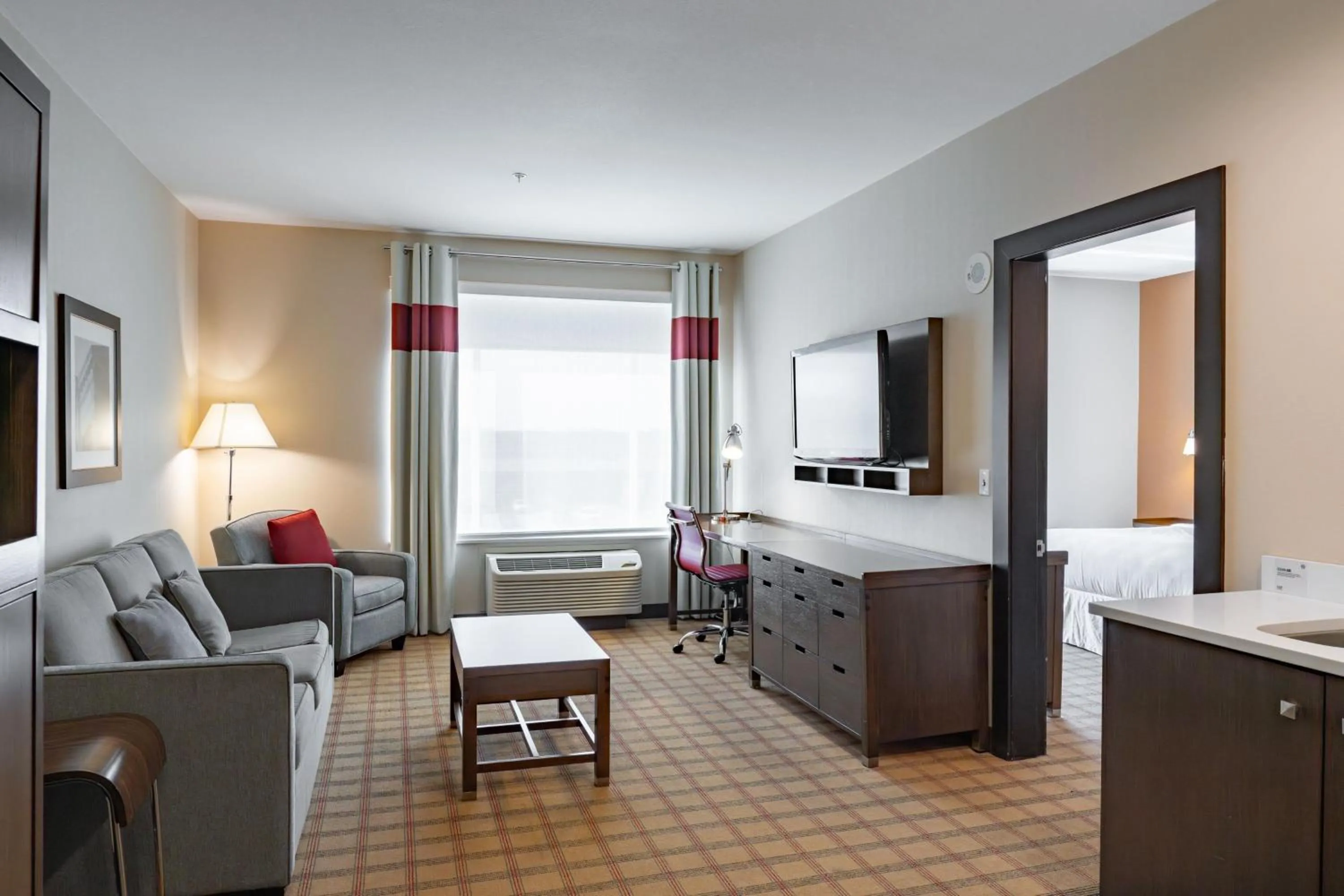 Bedroom, Bed in Four Points by Sheraton Edmonton International Airport