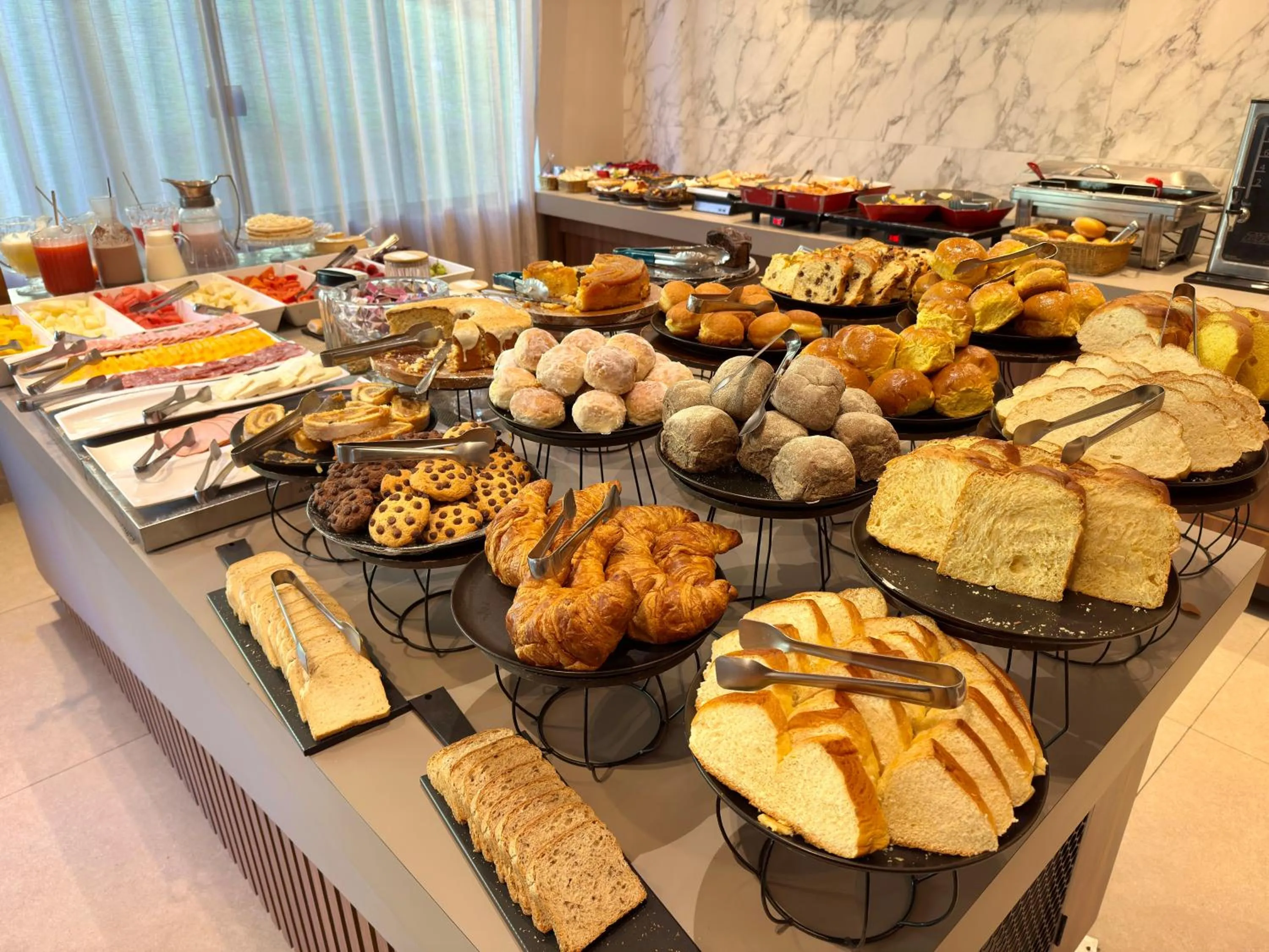 Food and drinks in Graal Inn Mairiporã