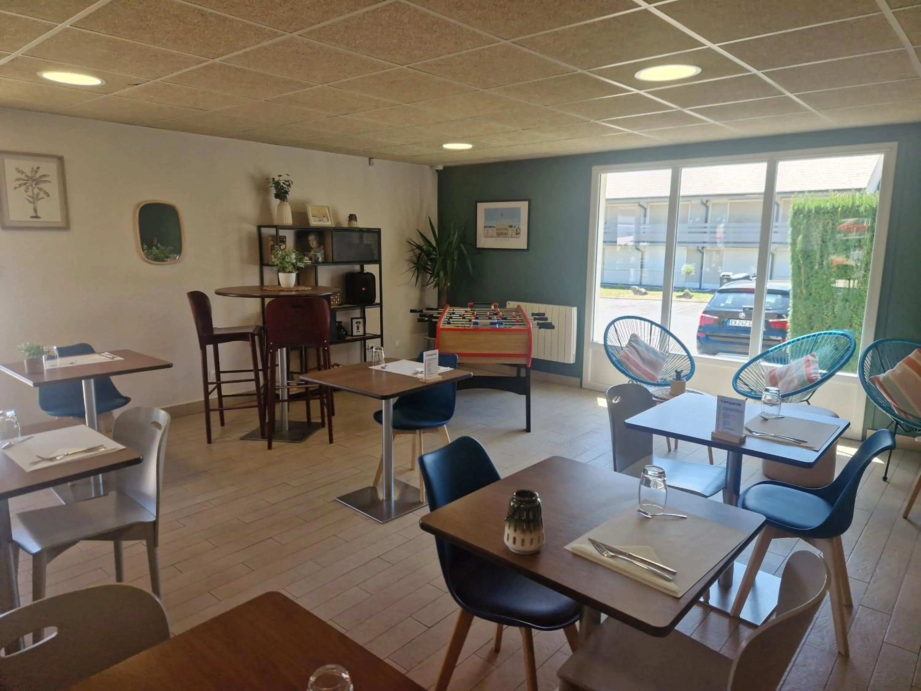 Restaurant/places to eat in Campanile Saint Quentin