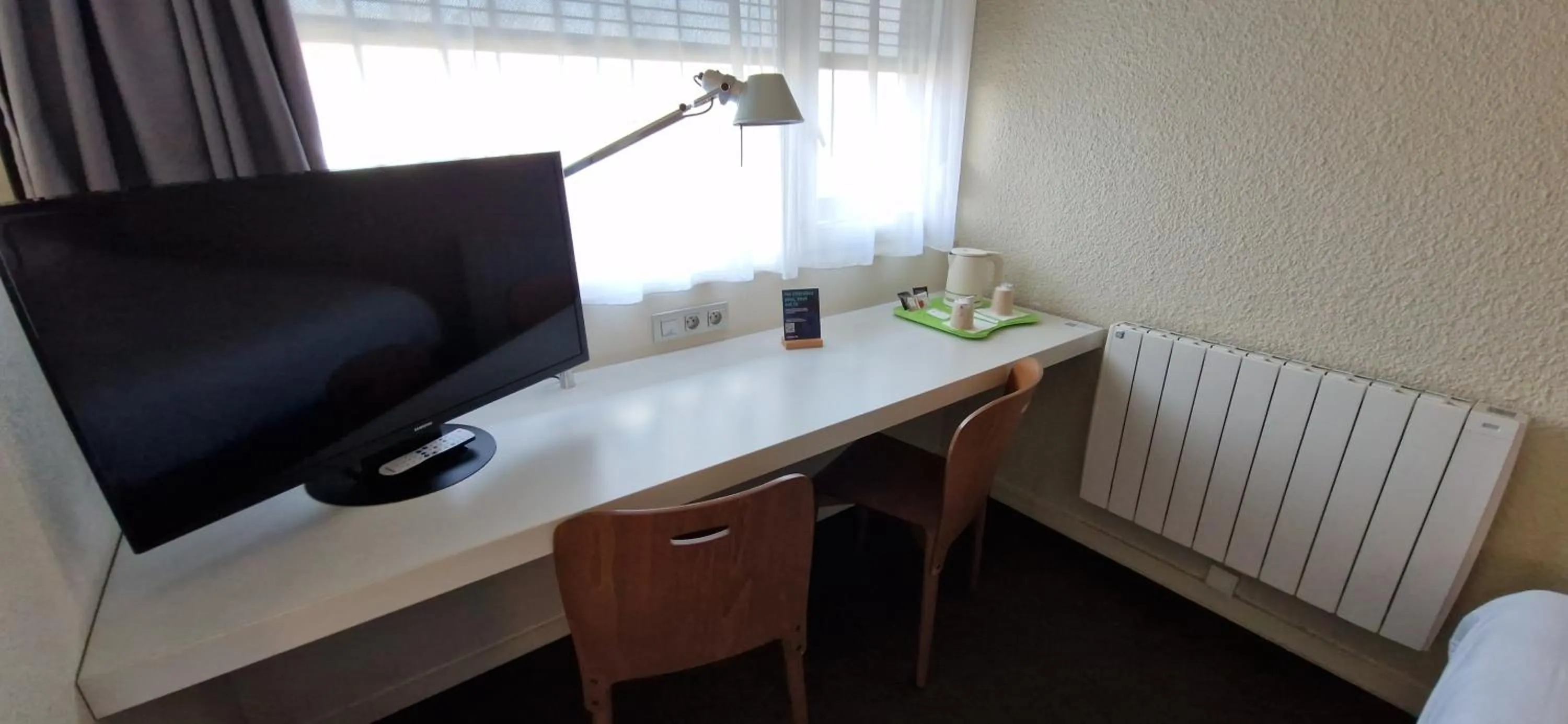 Coffee/tea facilities in Campanile Saint Quentin