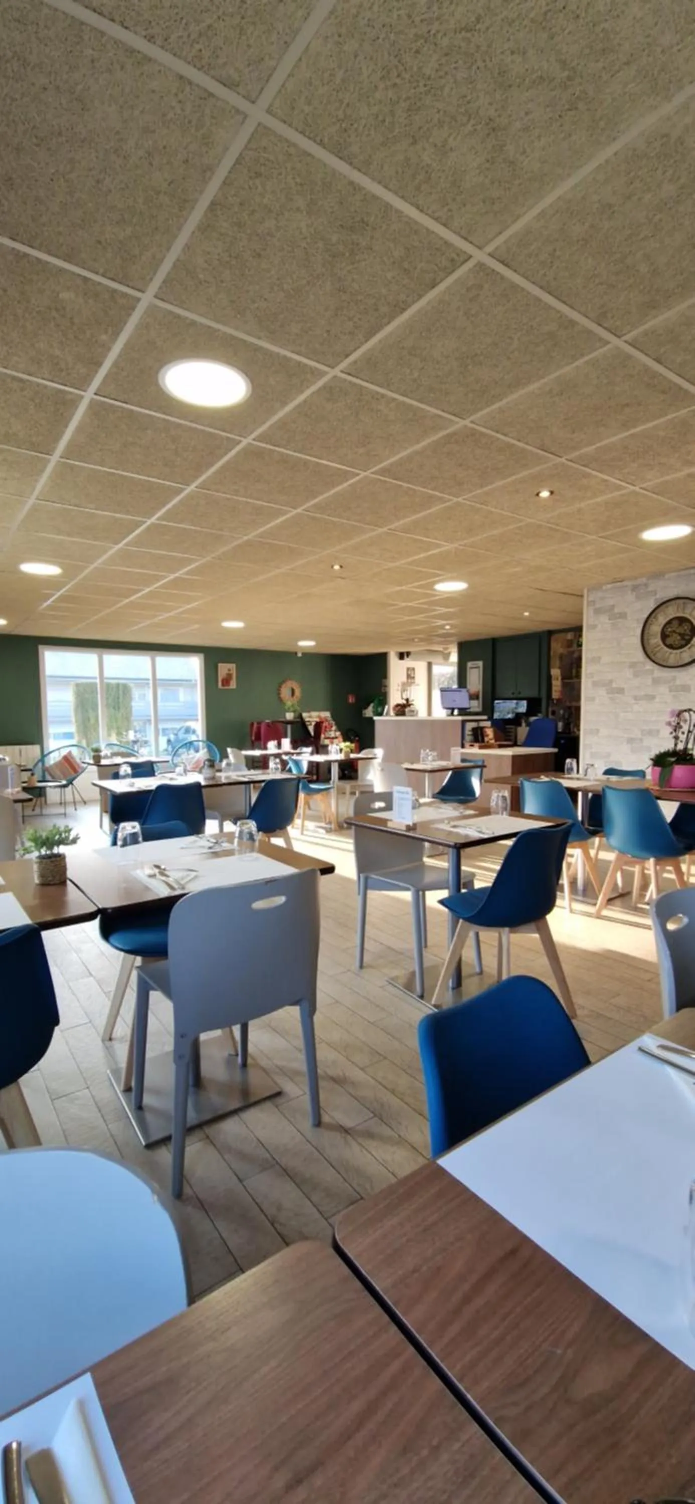 Restaurant/places to eat in Campanile Saint Quentin