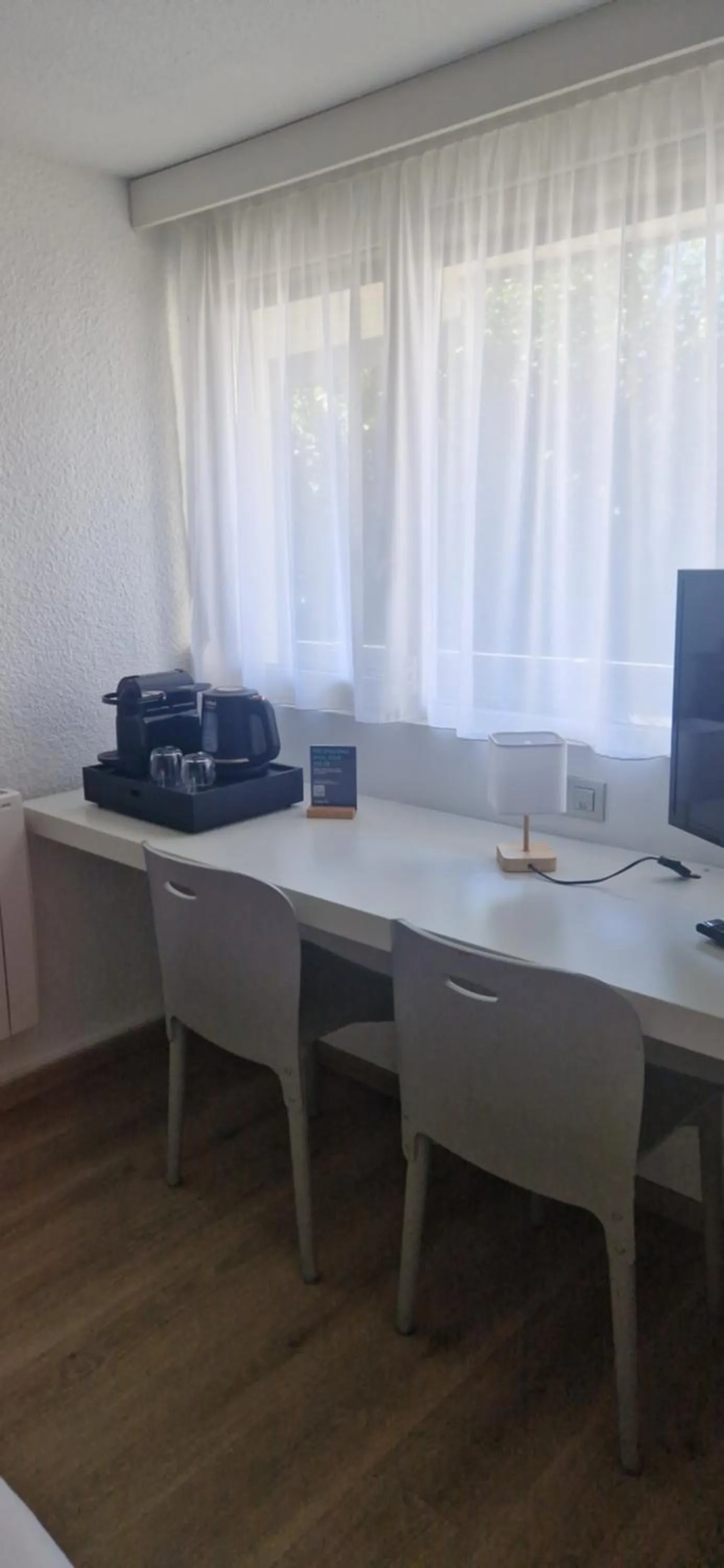 Coffee/tea facilities in Campanile Saint Quentin