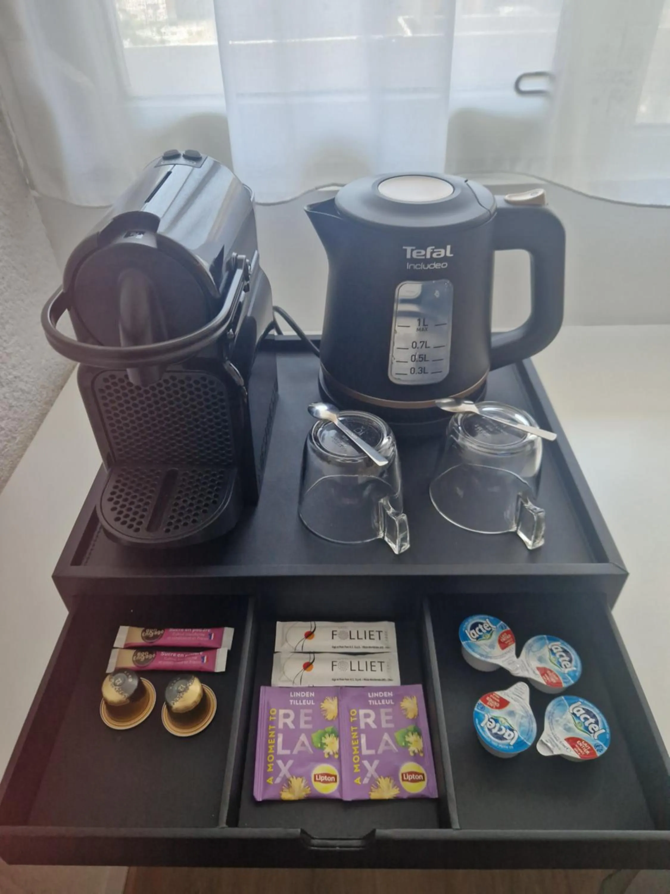 Coffee/tea facilities in Campanile Saint Quentin