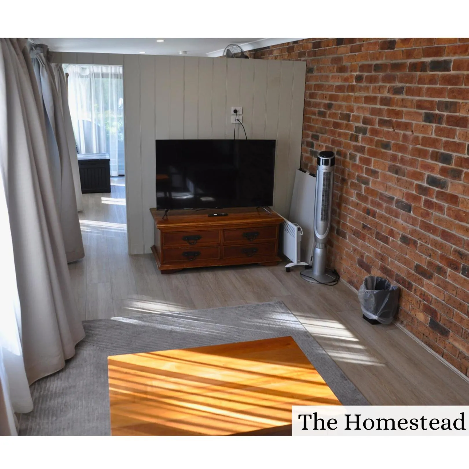 Communal lounge/ TV room in Woolshed Hill Estate