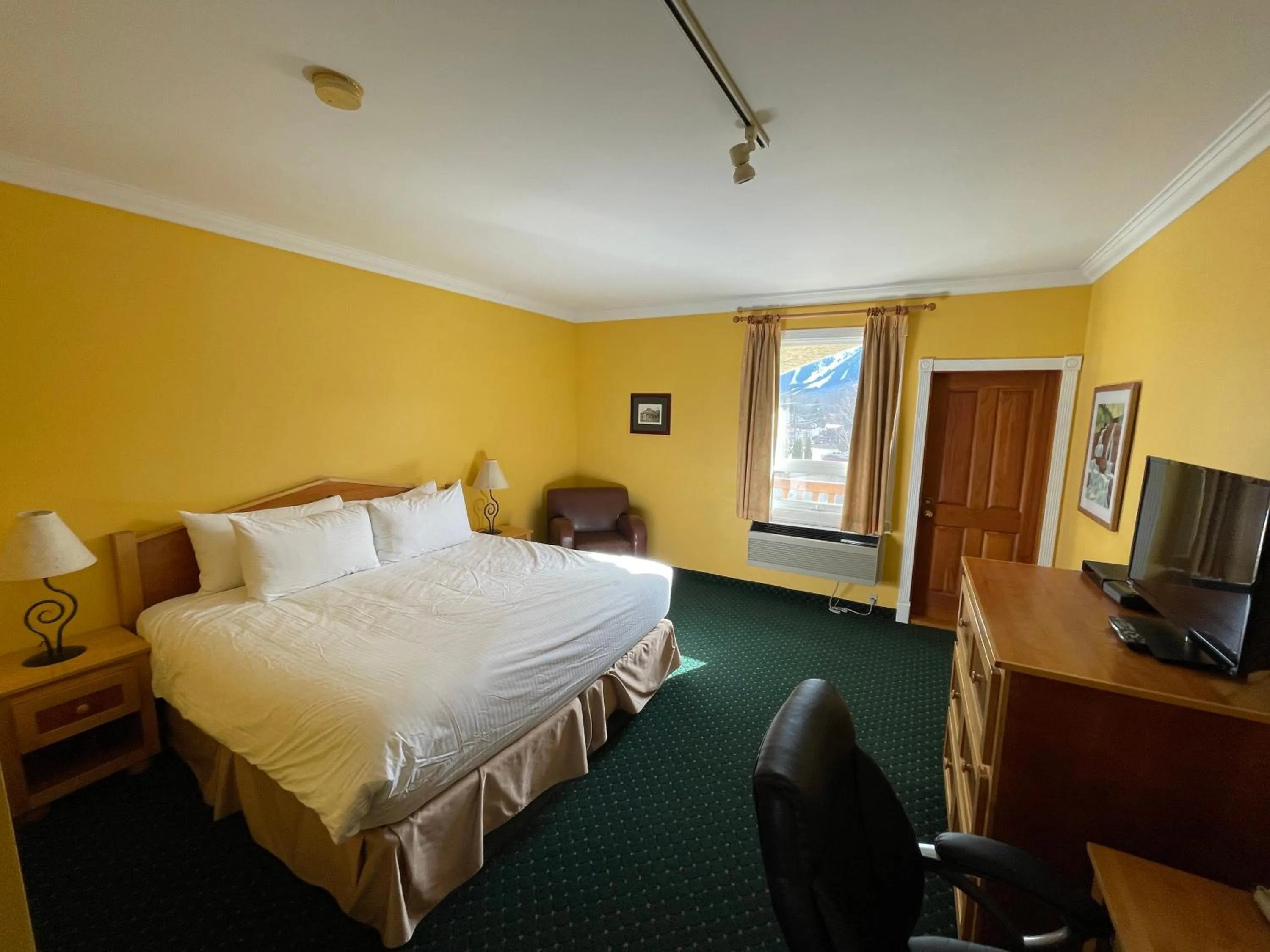 Photo of the whole room, Bed in Park Place Lodge