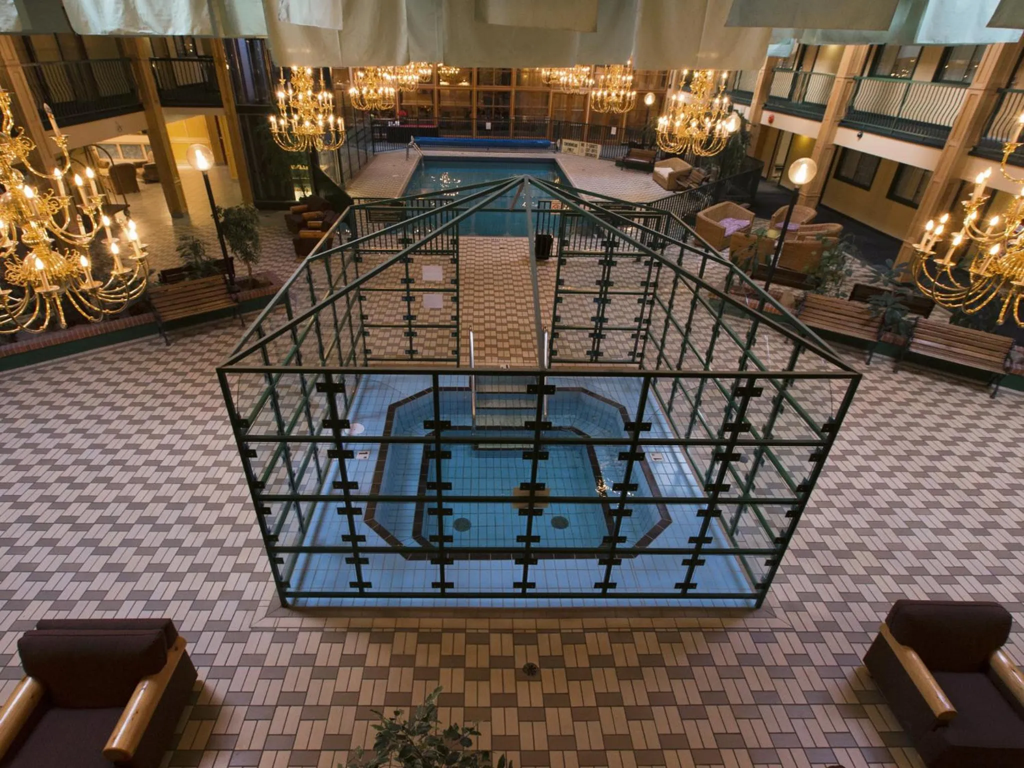 Swimming pool in Park Place Lodge