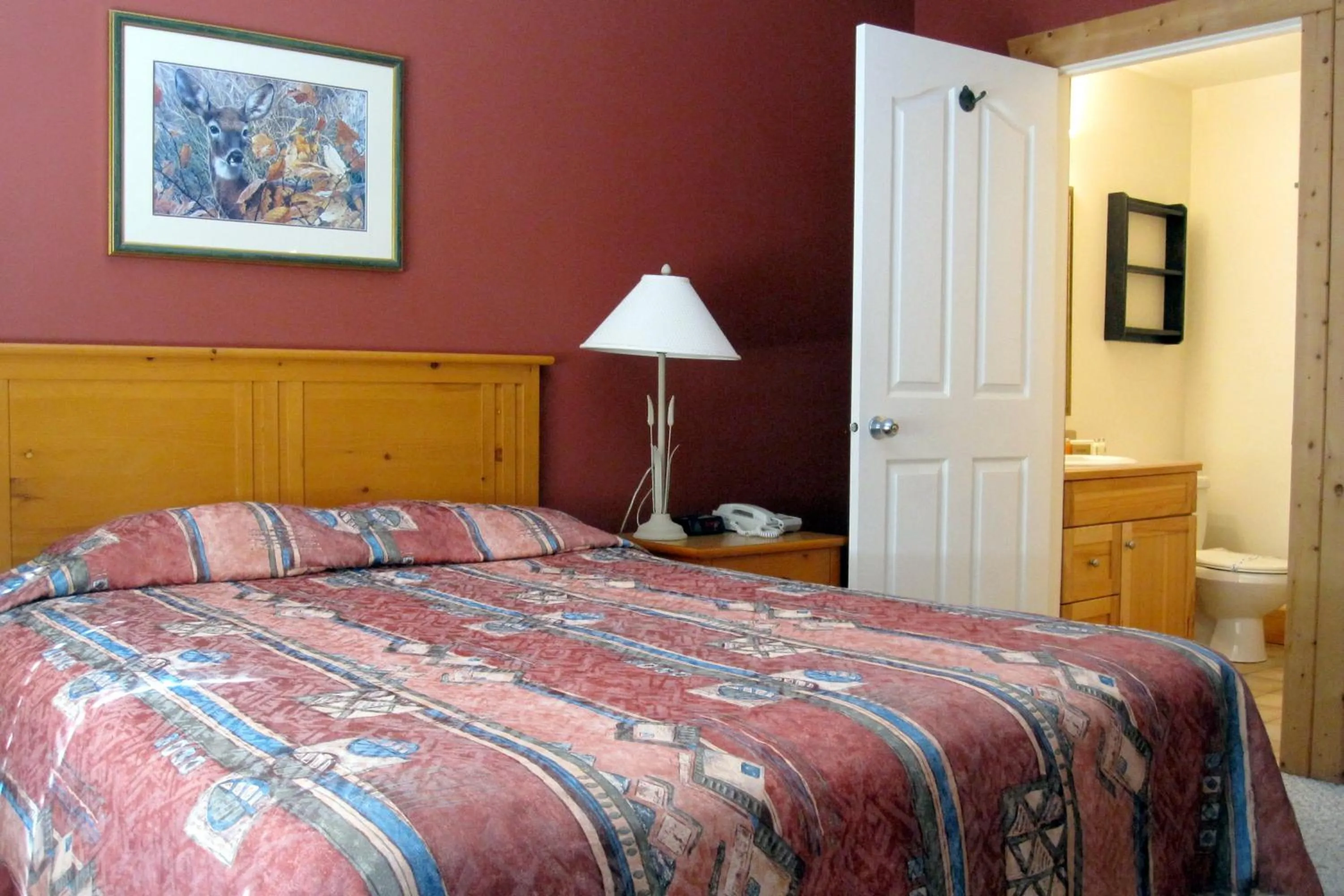 Bedroom, Bed in Cornerstone Lodge by Park Vacation Management