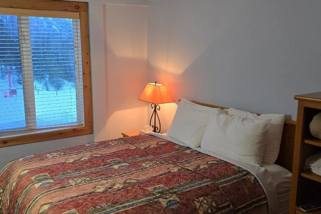 Bedroom, Bed in Cornerstone Lodge by Park Vacation Management