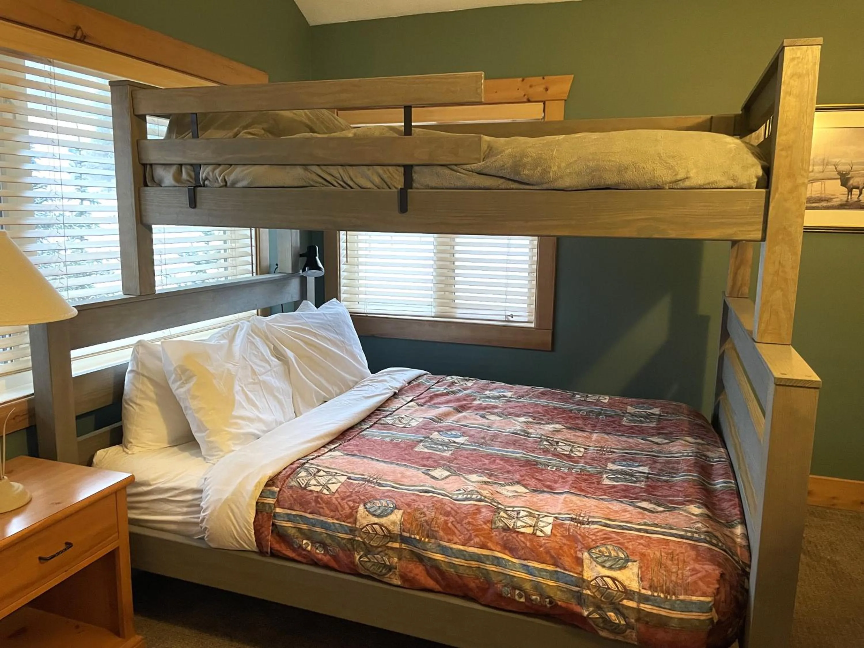 Bedroom, Bed in Cornerstone Lodge by Park Vacation Management