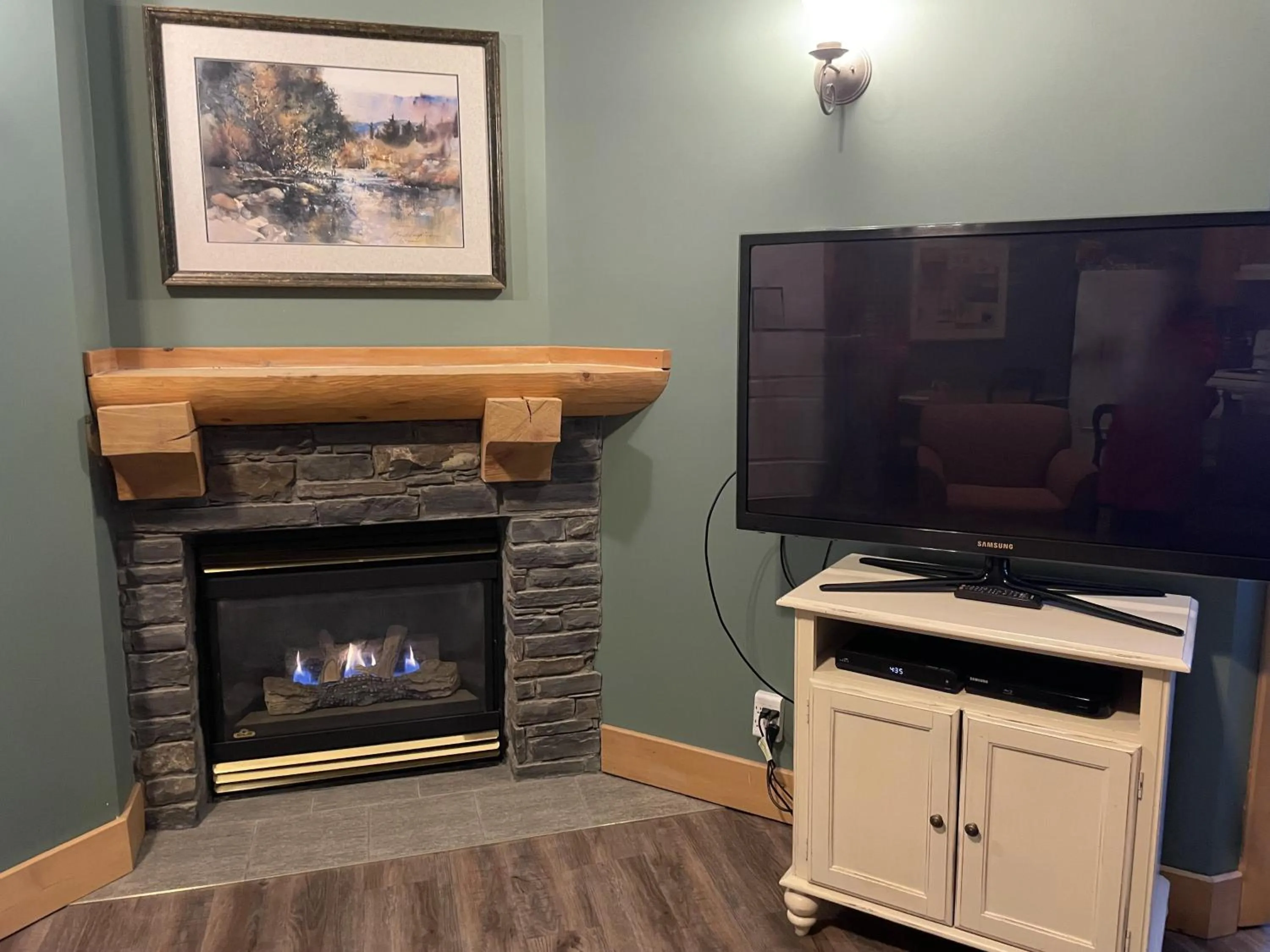 Evening entertainment in Cornerstone Lodge by Park Vacation Management