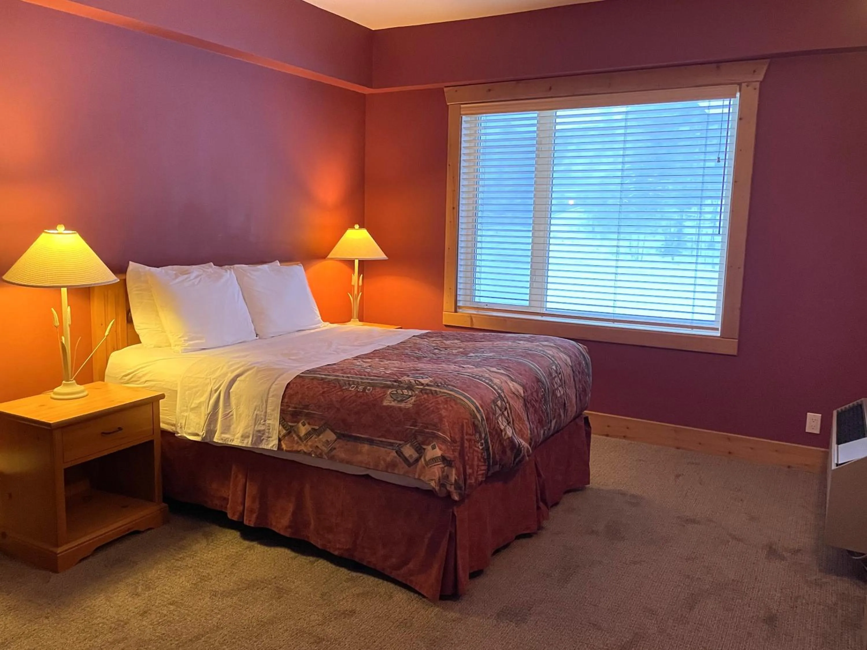 Bedroom, Bed in Cornerstone Lodge by Park Vacation Management