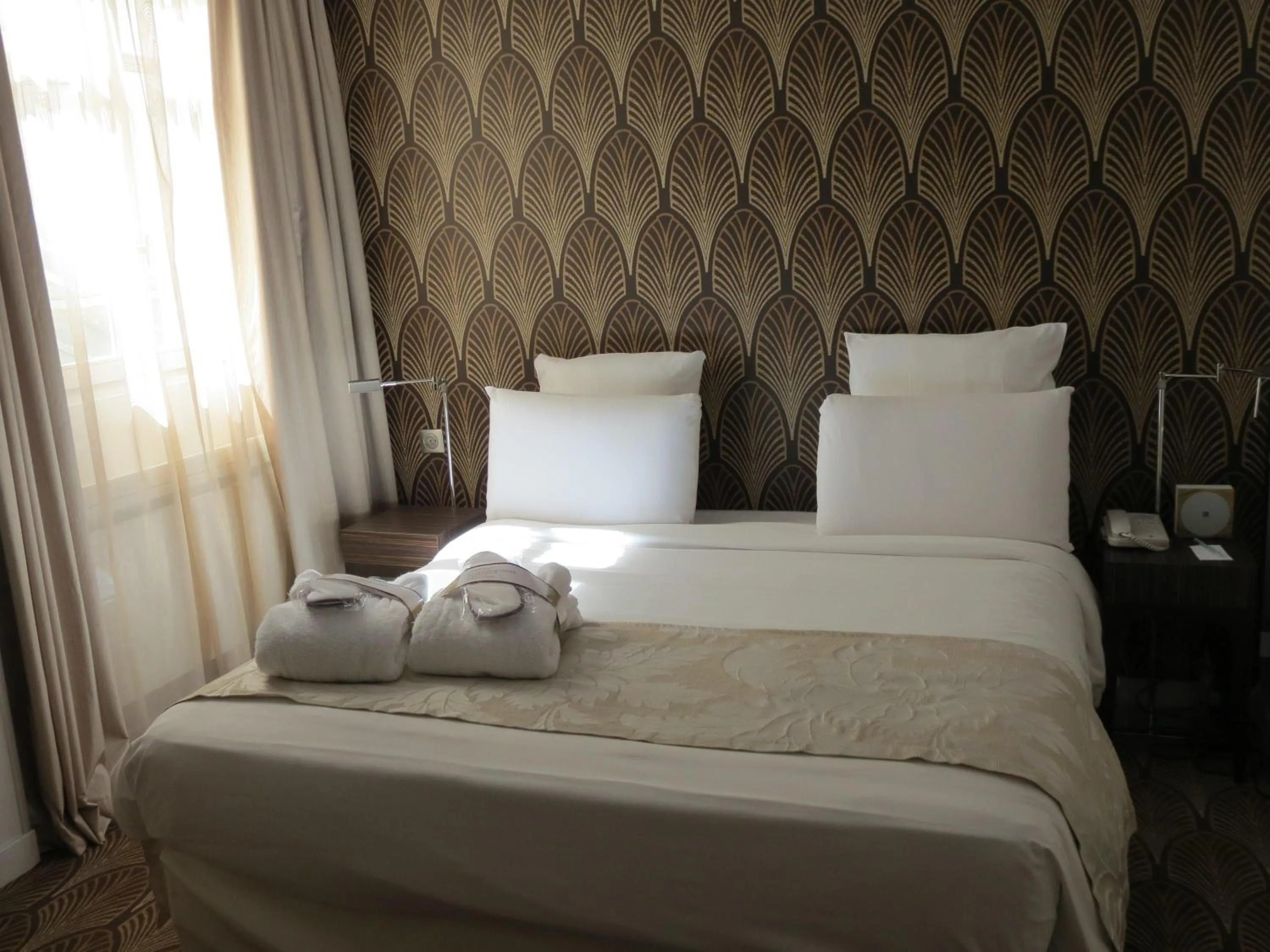 Bedroom, Bed in Mercure Paris Opéra Faubourg Montmartre