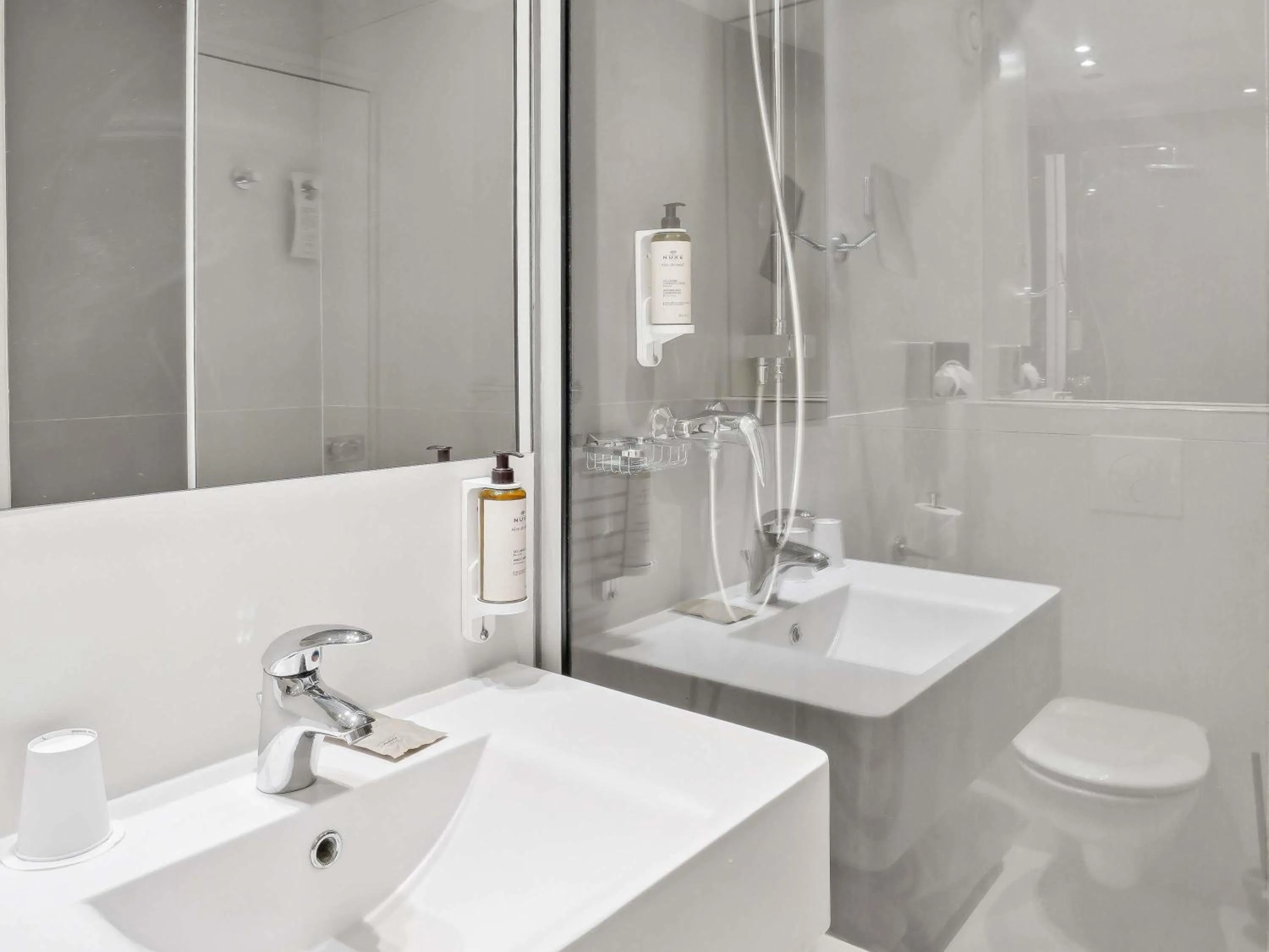 Bedroom in Mercure Paris Opéra Faubourg Montmartre