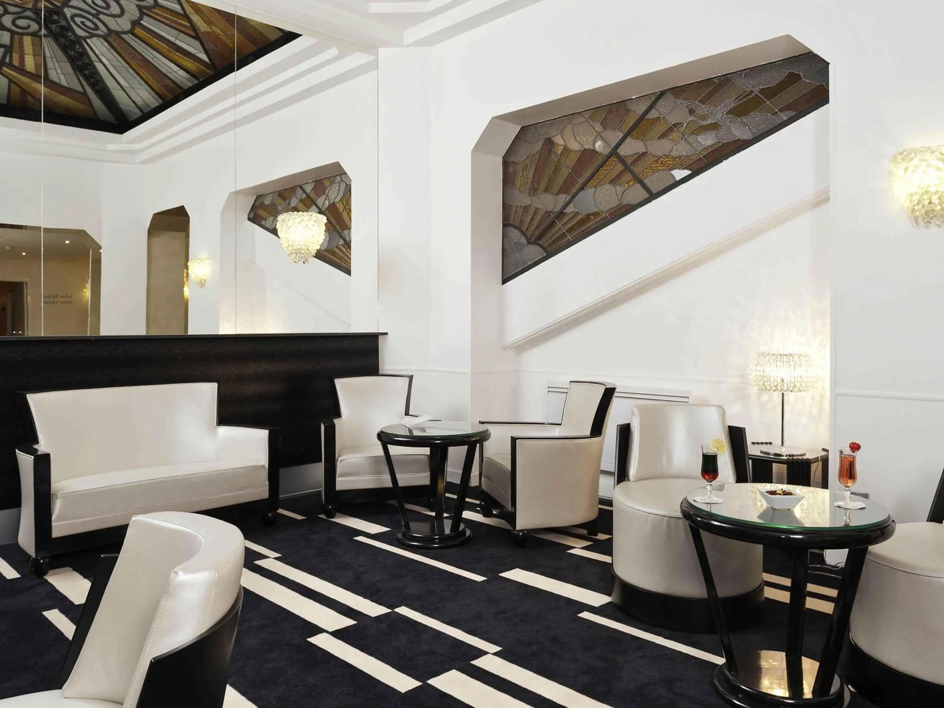 Lounge or bar in Mercure Paris Opéra Faubourg Montmartre